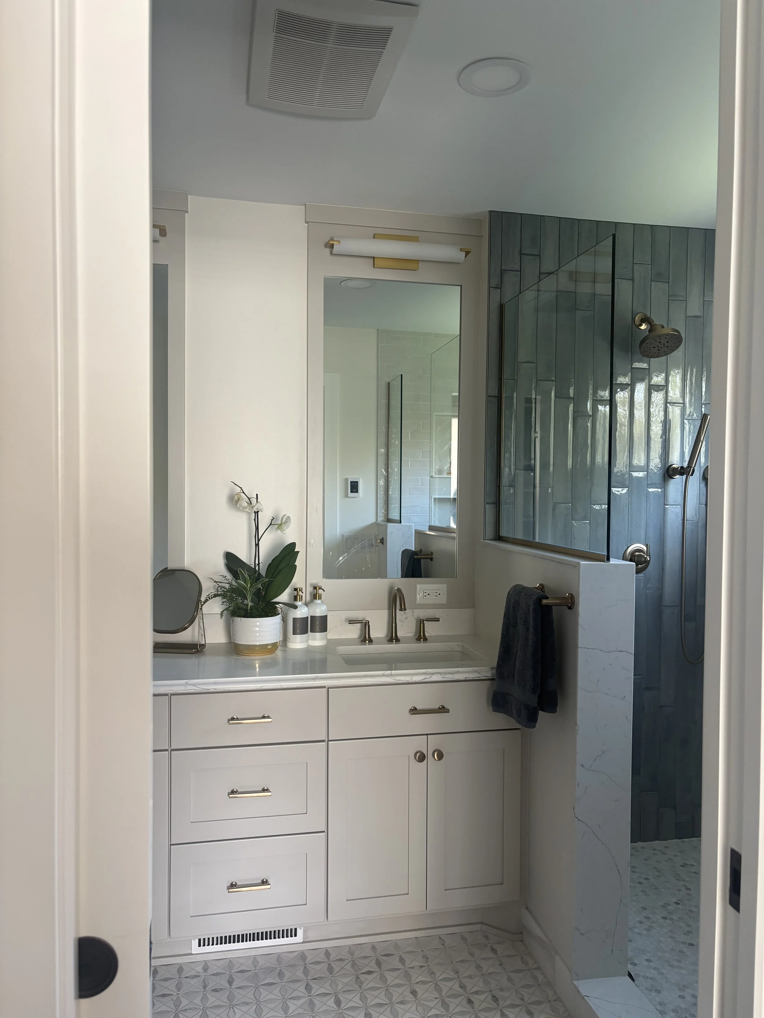 Classic and Pretty - A Wayzata MN Primary Suite Sanctuary