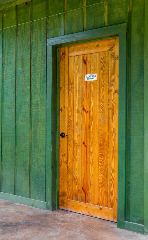 Private showers with hot water at Bohamia bath house in Alabama