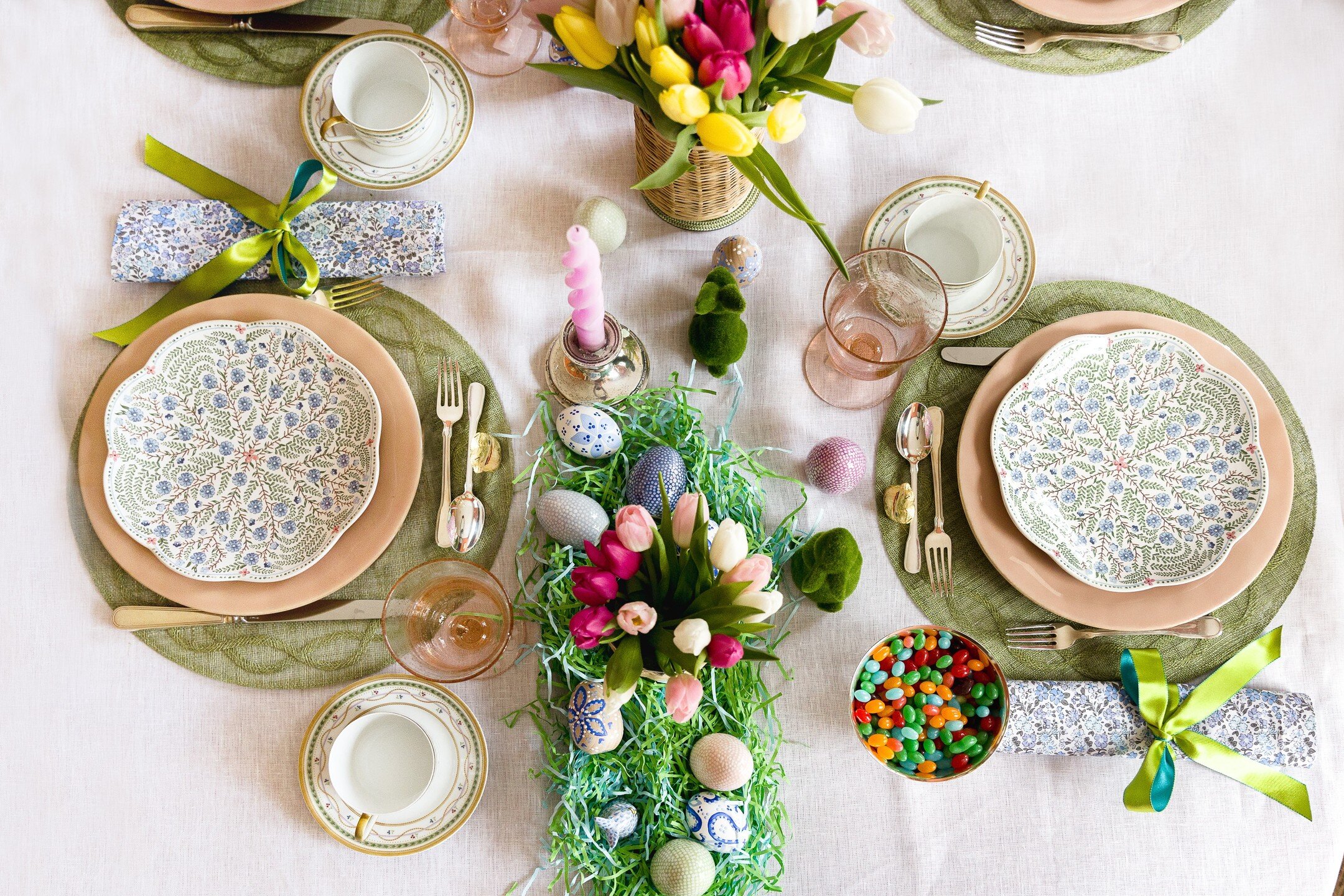 I'm setting my table this year for Easter Brunch with pastels and pops of fresh color
 I love setting a table with @juliska Puro dinner plates in Blush and Villa Seville Scalloped Salad Plates, paired with their lovely Provence Goblets in Blush and T