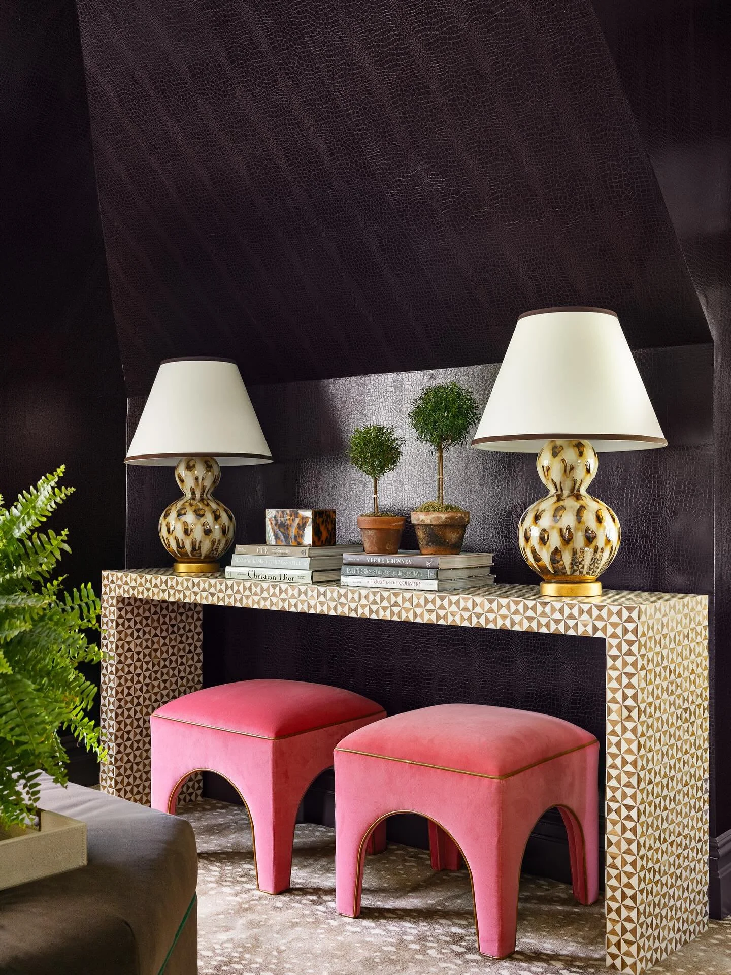 A cozy corner of our recent “Ladies Lounge” for a deserving client ! 
.
.
📸: @hayleyellenday 
Styles by🖋️📚: @kimberlypowercreative 
Interior Design: @baxter_designny