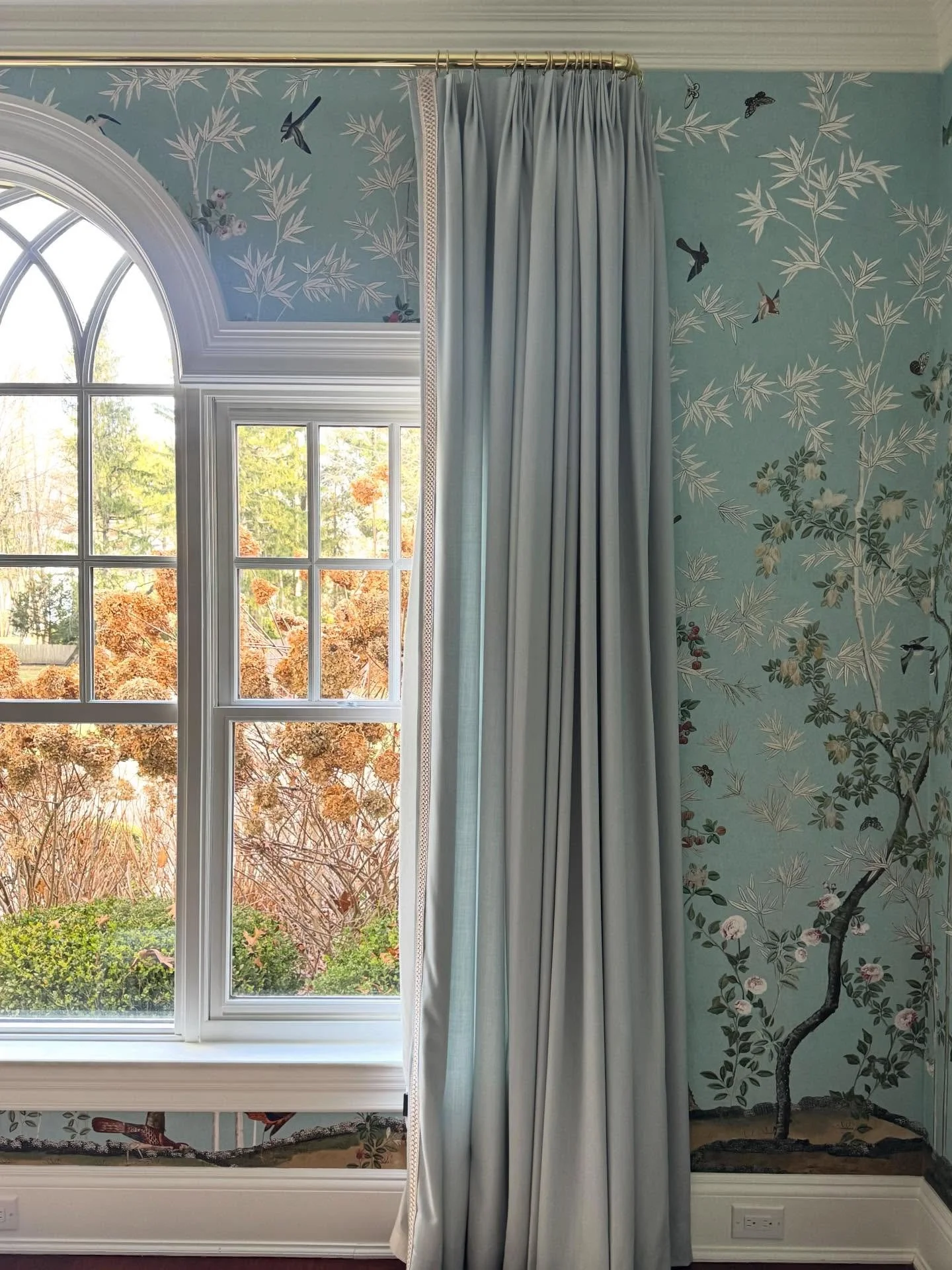 Last snapshot of the year. Mid Install &ldquo;training the curtains&rdquo; in @hollandandsherry_nyc wool sateen with  the loveliest @iksel_decorative_arts panels in Eastern Eden.  A gracious dining room just in time for the holidays !!