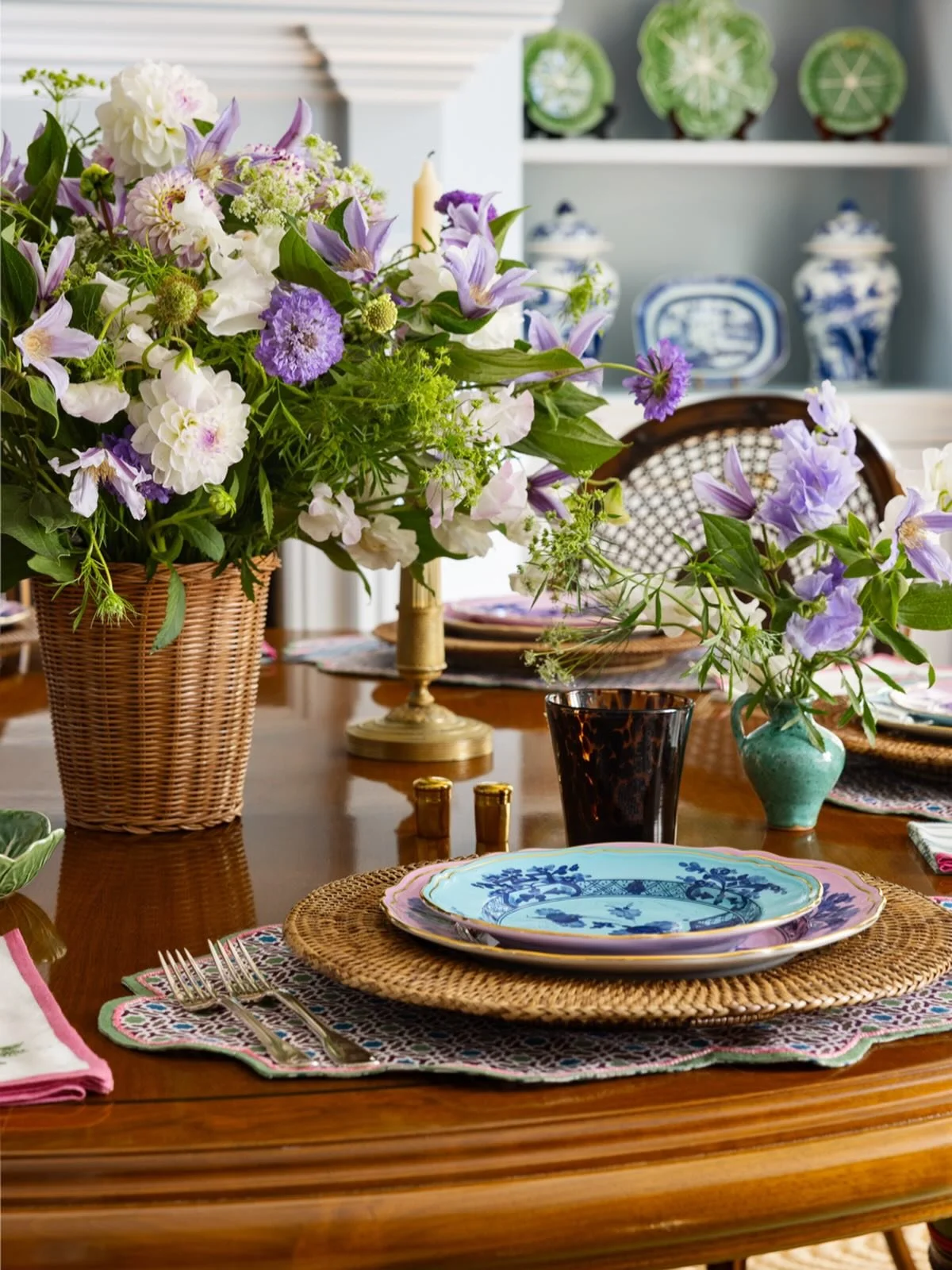 Spring is coming &hellip; right? Here&rsquo;s hoping! 
.
.
📸: @hayleyellenday 
🖊️📚: @kimberlypowercreative 
Interiors: @baxter_designny