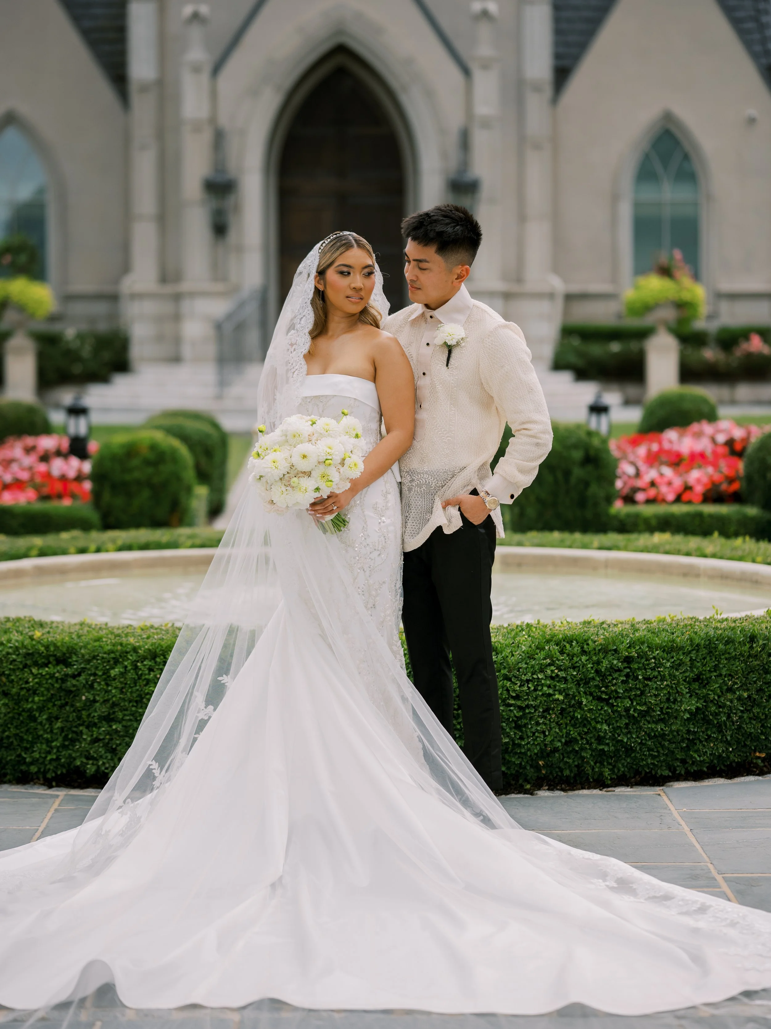 MyraRphoto_Bride_Groom_Park_Chateau-114.jpg