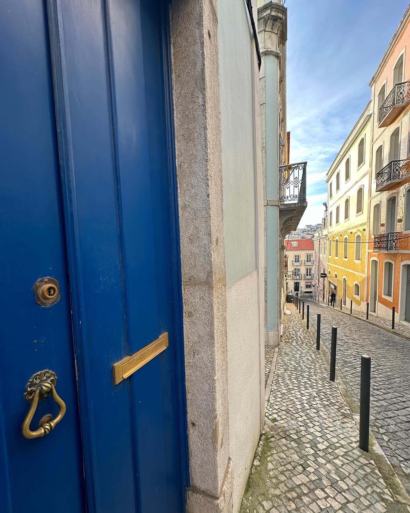 Lately in Lisbon&hellip; 💛

So so good to be back. There really is something about the energy here&hellip; ✨ And while I love walking around and being out and about, it always makes me a bit more insular and reconnected within&hellip; Lisbon Part II