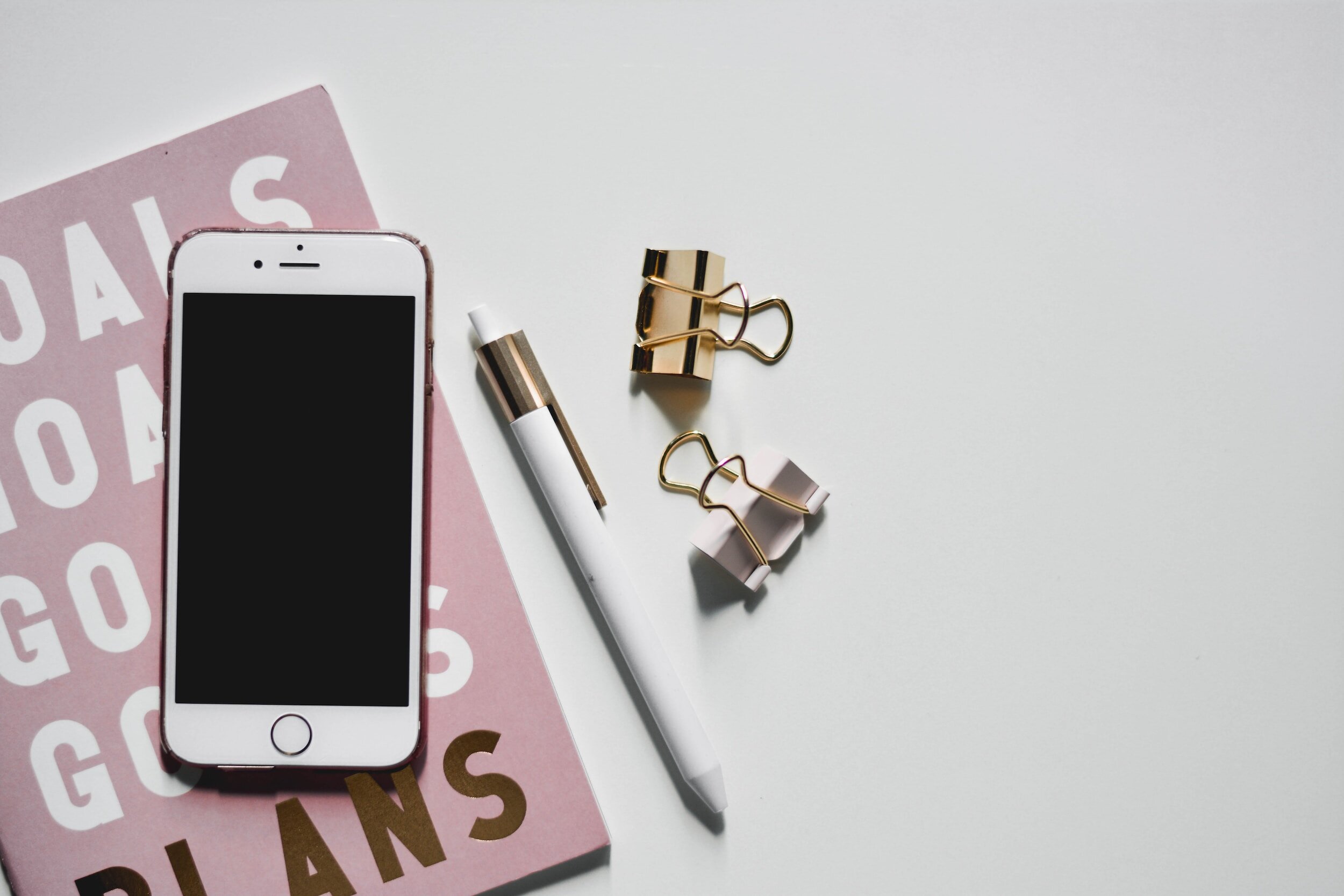 Shared Family To-Do List App. vs. Wall Chart: Pros and Cons