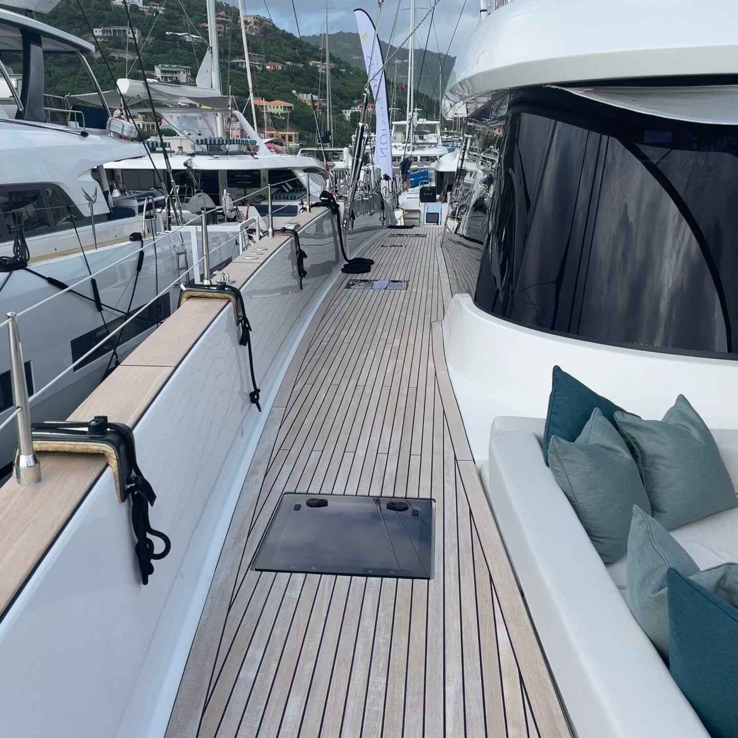 💫Outstanding and well deserved award winning yacht SEACLUSION, a 2020 Sunreef 80 at both the BVI &amp; USVI Charter Yacht Shows : 
- BEST IN SHOW in the BVI
- BEST IN SHOW in the USVI 

Amazing yacht and fantastic crew, revealed in every detail. Bea