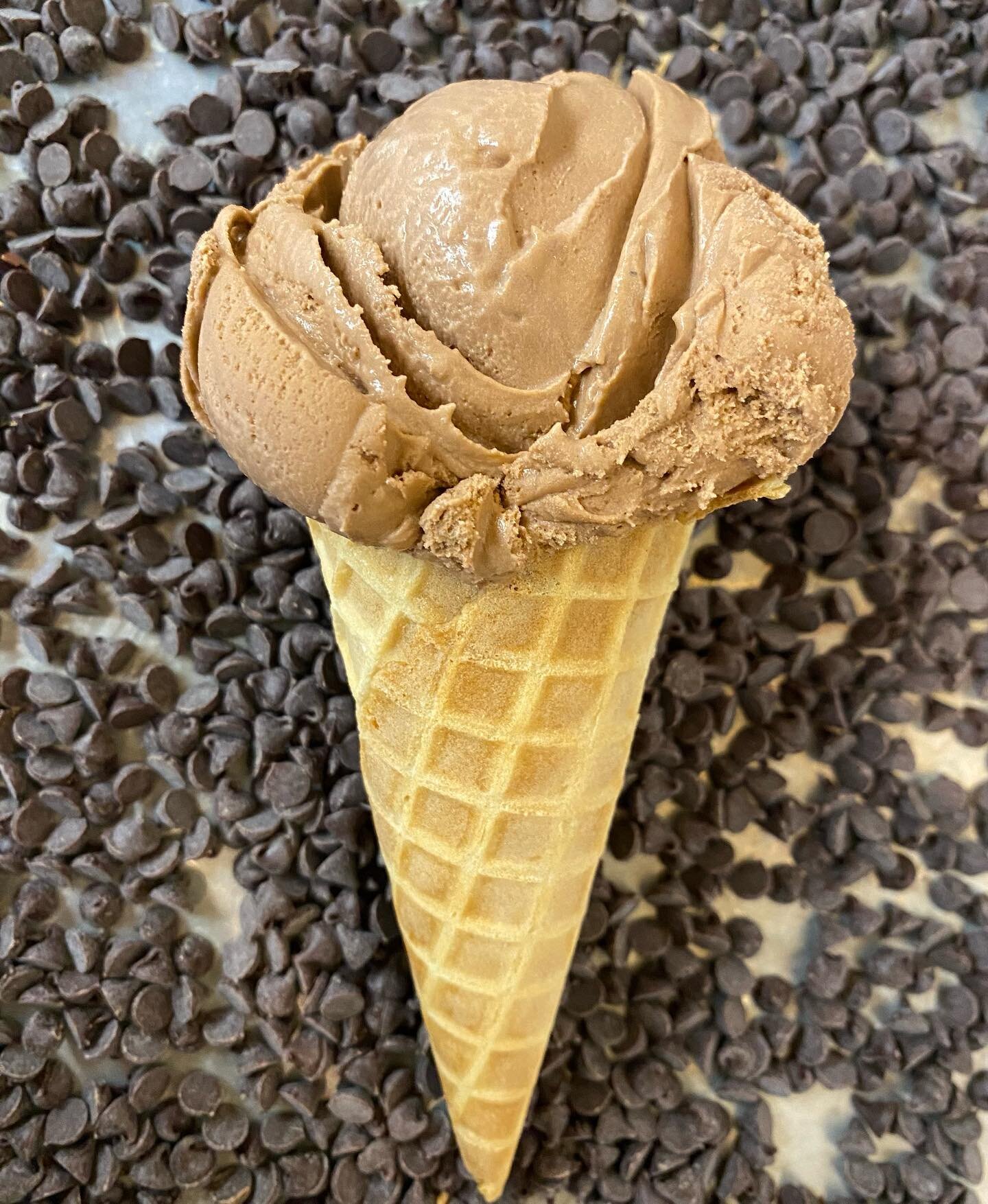 Homemade chocolate ice cream? Yes please! 🍦🤎

#fredericksburg #goodeats #icecream #abnerb #hotcoca #fxbg #coffee #carolinestreet #staffordeats #staffordcounty #shopsmall #smallbusiness #mainstreet #yummy #chocolate #shoplocal