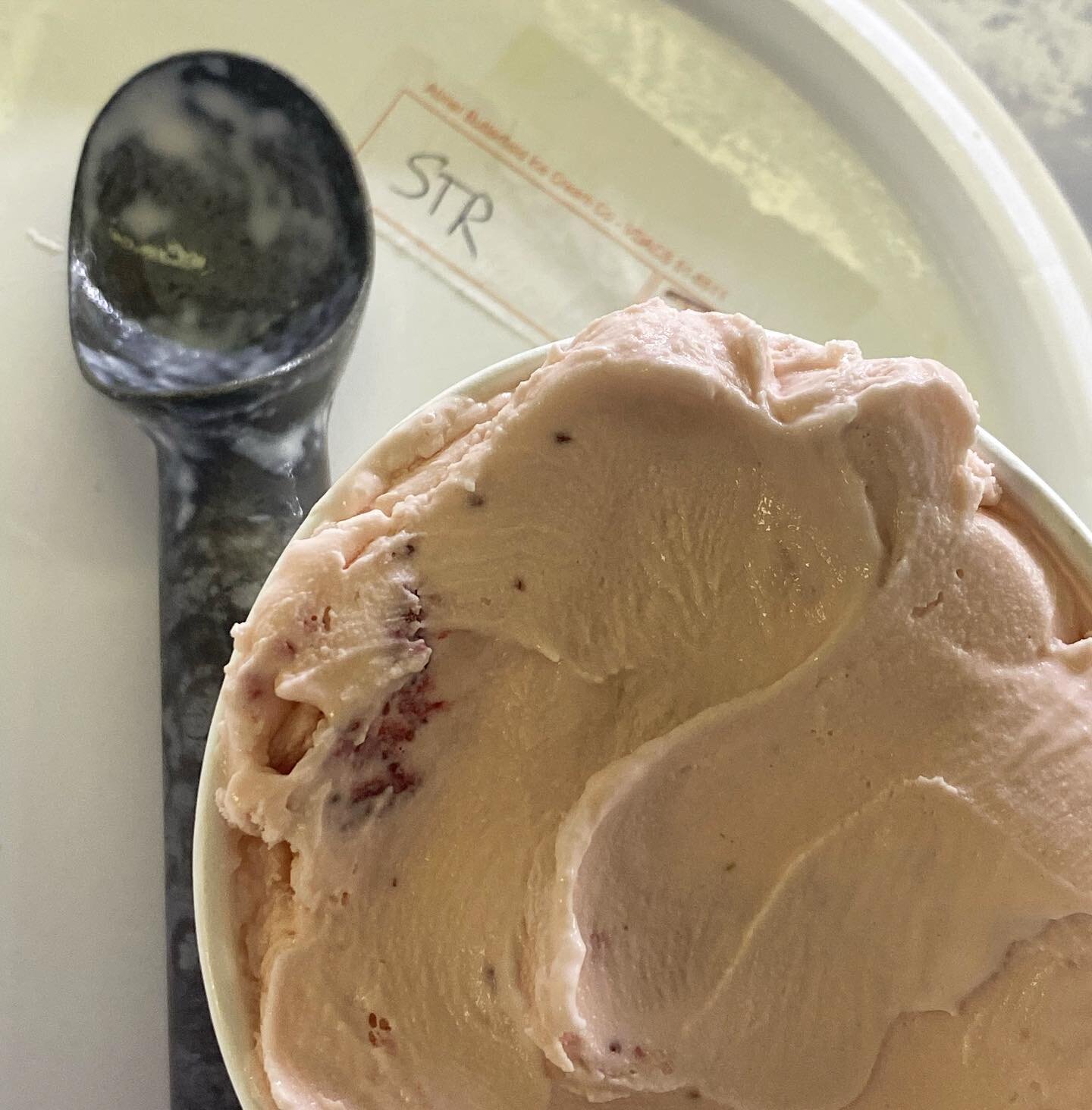 Calling all strawberry fans! This creamy flavor is full of real strawberries. Pick up a pint of your favorite fruit flavors today! 🍓❤️🍦🍨

#fredericksburg #goodeats #icecream #abnerb #hotcoca #fxbg #coffee #carolinestreet #staffordeats #staffordcou