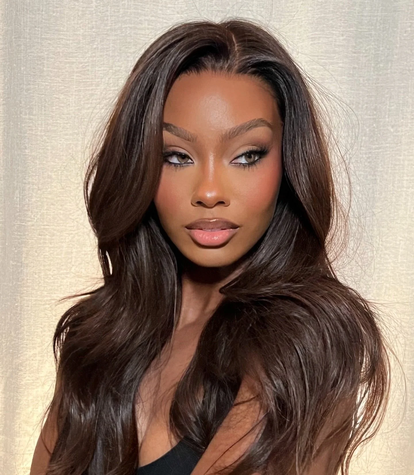 The kind of glam that doesn&rsquo;t ask for attention&hellip; it naturally gets it.

KEY PRODUCTS 

T o o l s 
 @taniellejai brushes 
@mphbeauty brushes 

P r e p 
@innisfreeusa green tea milk toner 
@deziskin pink nectar serum 
@deziskin agua Fresca