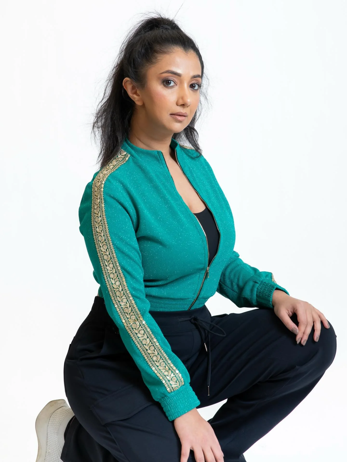 Emerald energy, unstoppable moves 💚✨
The Panna Bomber Jacket brings rich color and signature hand-embroidered sleeves together in a look that&rsquo;s bold, fluid, and made to dance in. Effortless comfort, statement style. 💫
DM for prices.
Photo Cre