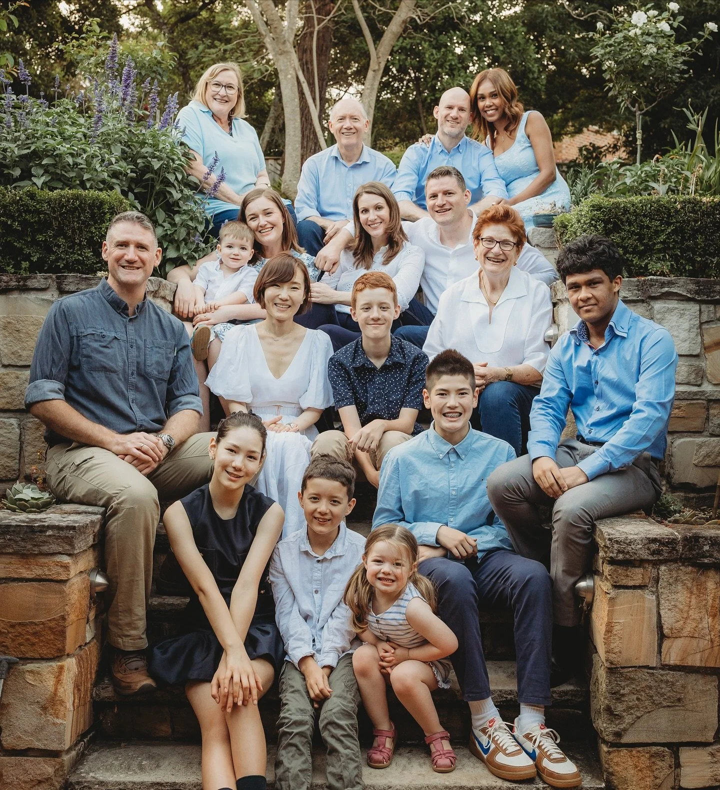 Extended Family Photoshoots- but make them fun!! 😀

Not every photo has to be perfectly posed in a group in 2 lines! Cos we want to see your real selves! 

If you&rsquo;ve got rellies coming over for Christmas I have opened up availability between C