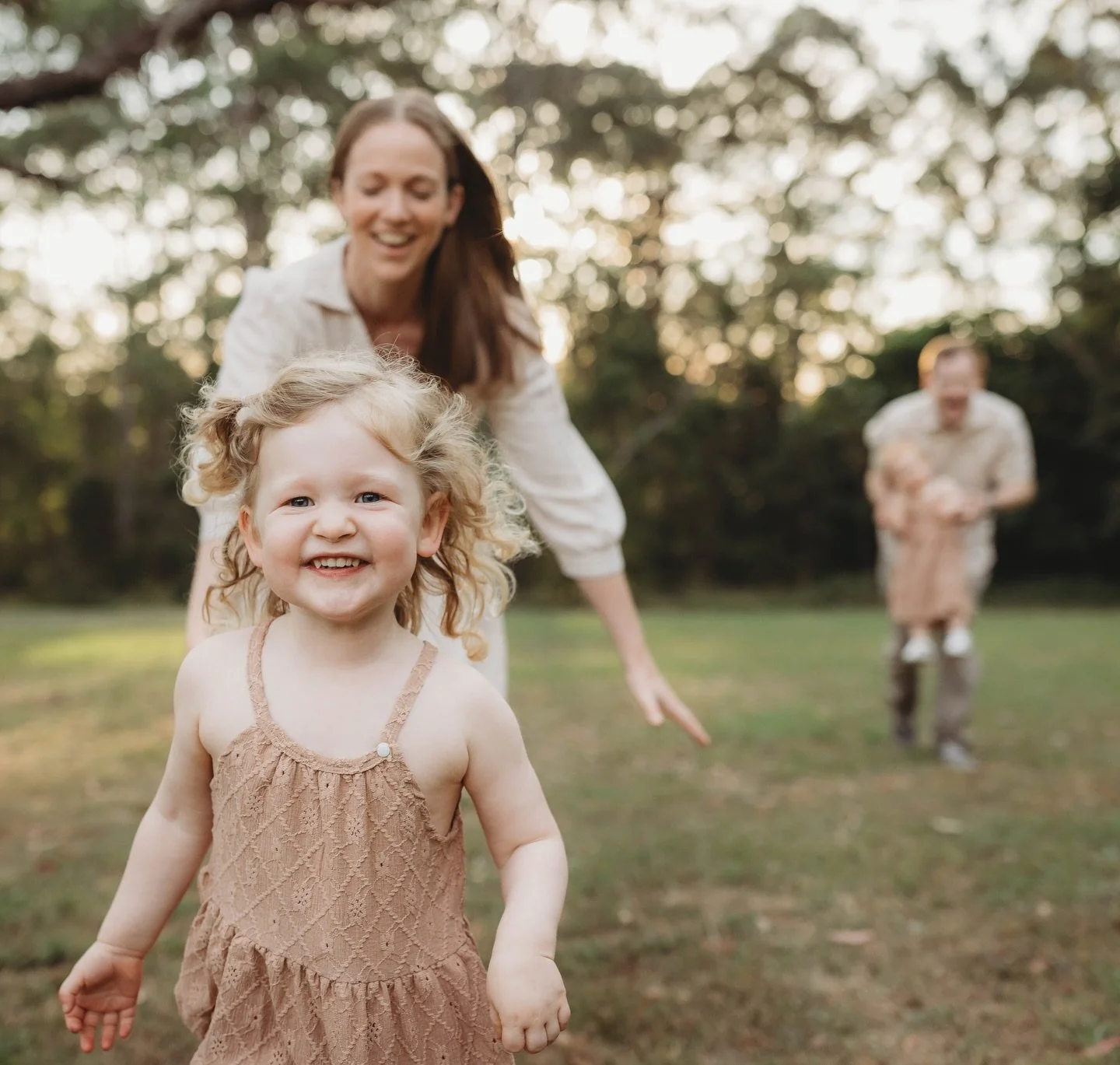 Loved hanging out with this happy family! 
Big sister was super chatty, little sis just wanted to run away haha. 

This session was gifted by the children&rsquo;s grandmother - what a beautiful gift, the gift of absolutely priceless happy family memo