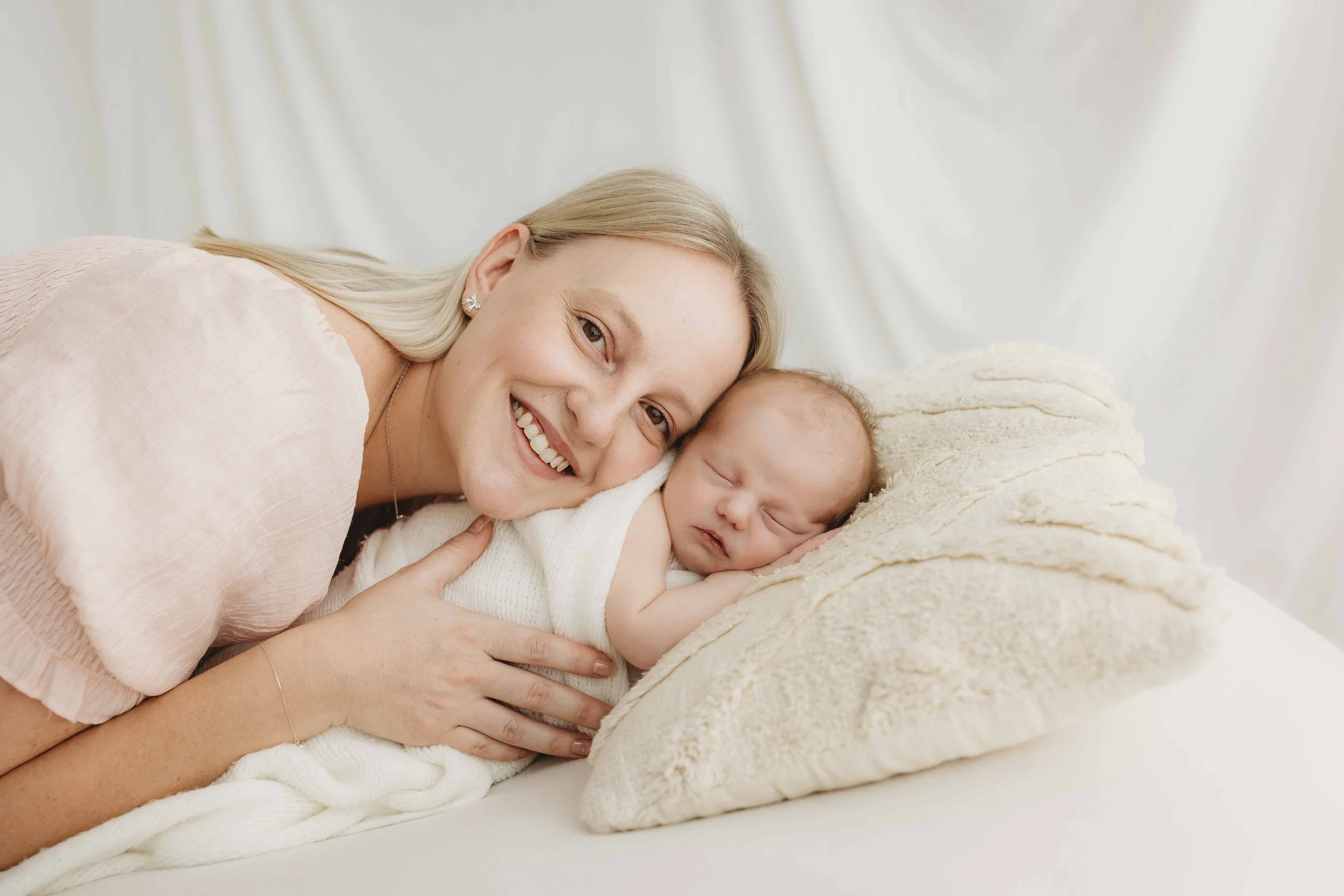 sue newborn photographer_Suebeaumontphotography for website-10.jpg