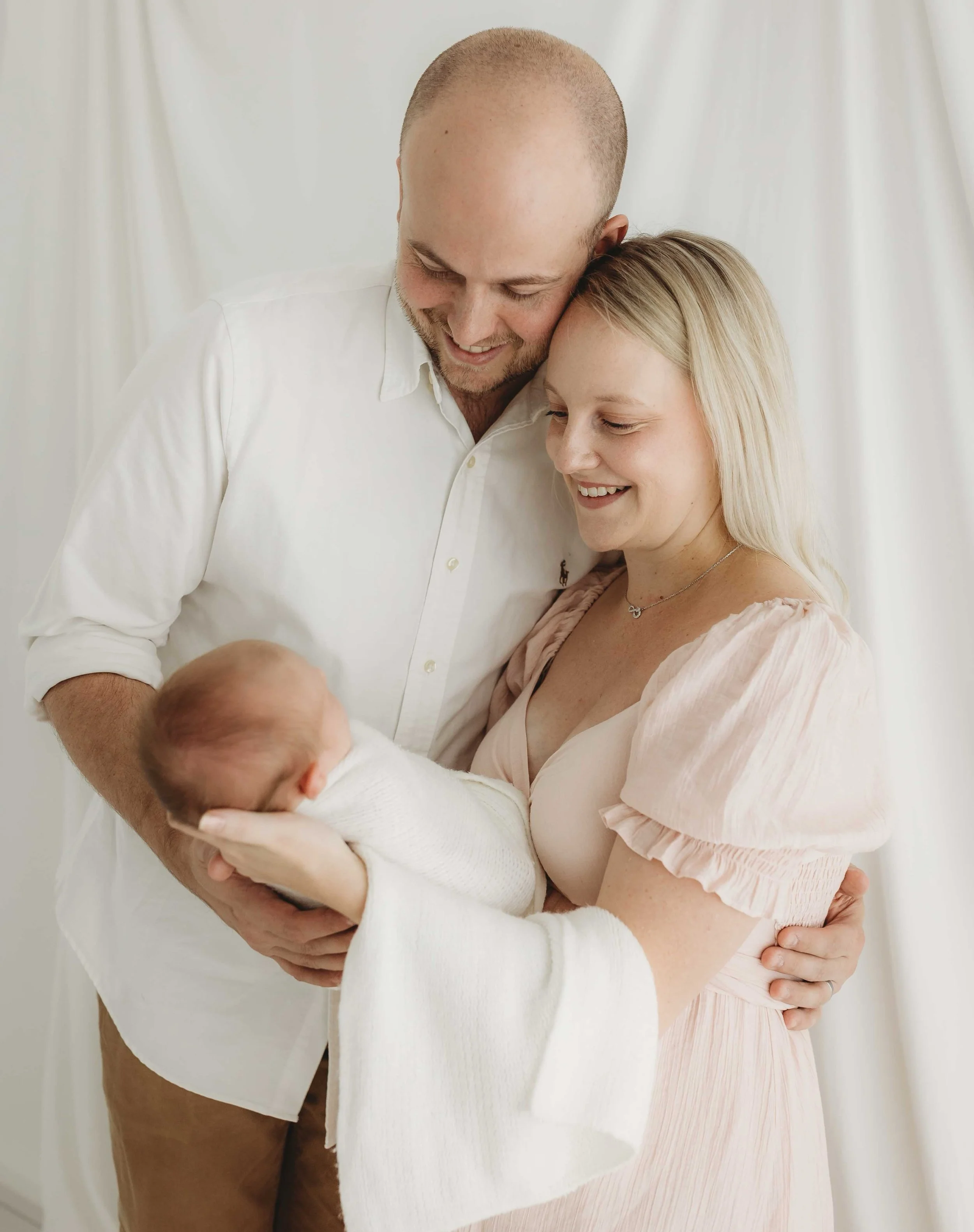 As we&rsquo;re heading towards the end of the year (how did that happen?! 😅), I thought I&rsquo;d give you a little newborn availability update.

If you&rsquo;re expecting a baby in the next few months and have been meaning to organise newborn photo