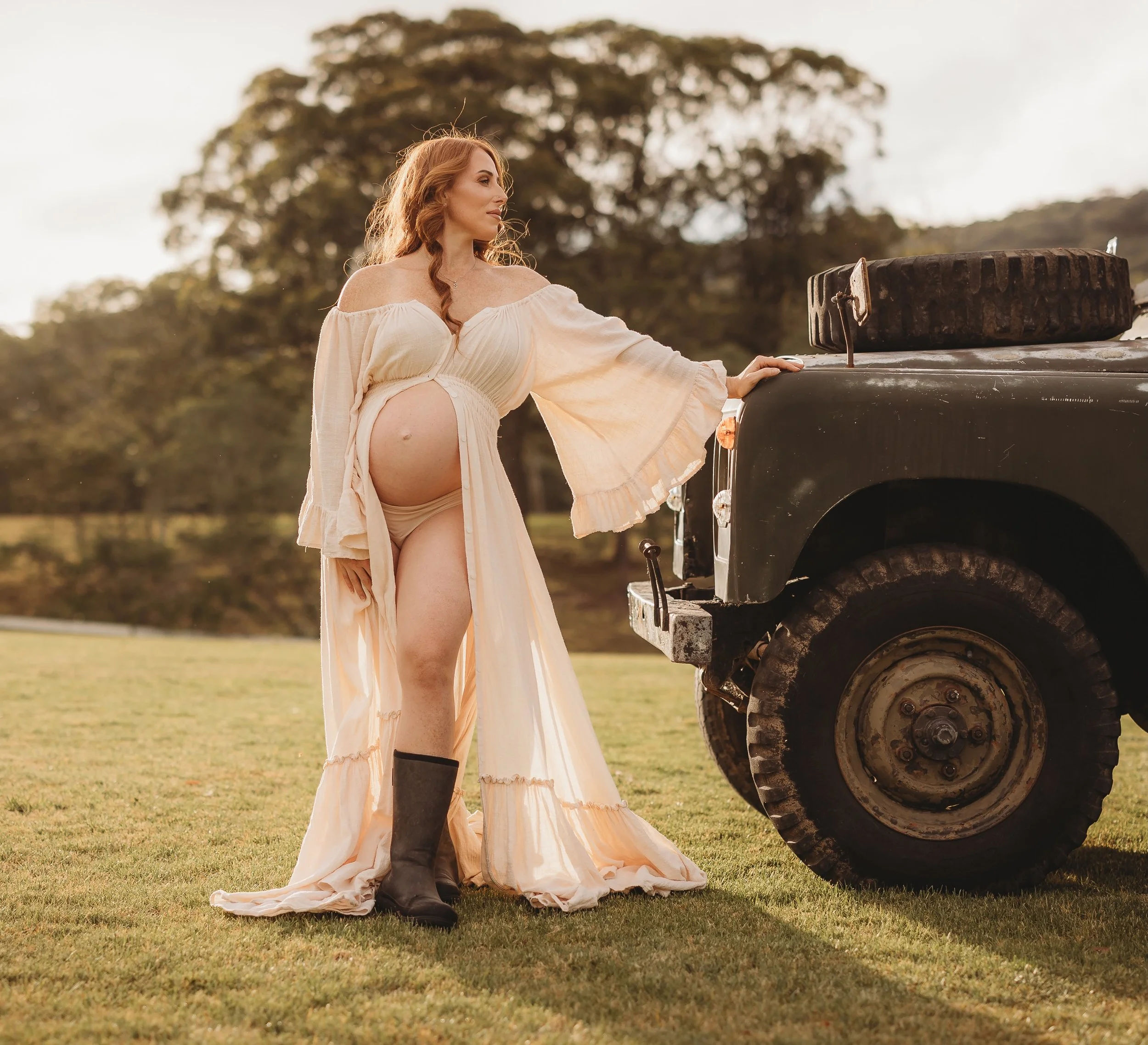 There are some sessions that stick with you&hellip; and this was definitely one of them.

I photographed this gorgeous maternity session almost a year ago (yes, I&rsquo;m slightly behind on sharing my work 😂), but it deserves a spot on the grid.

I 
