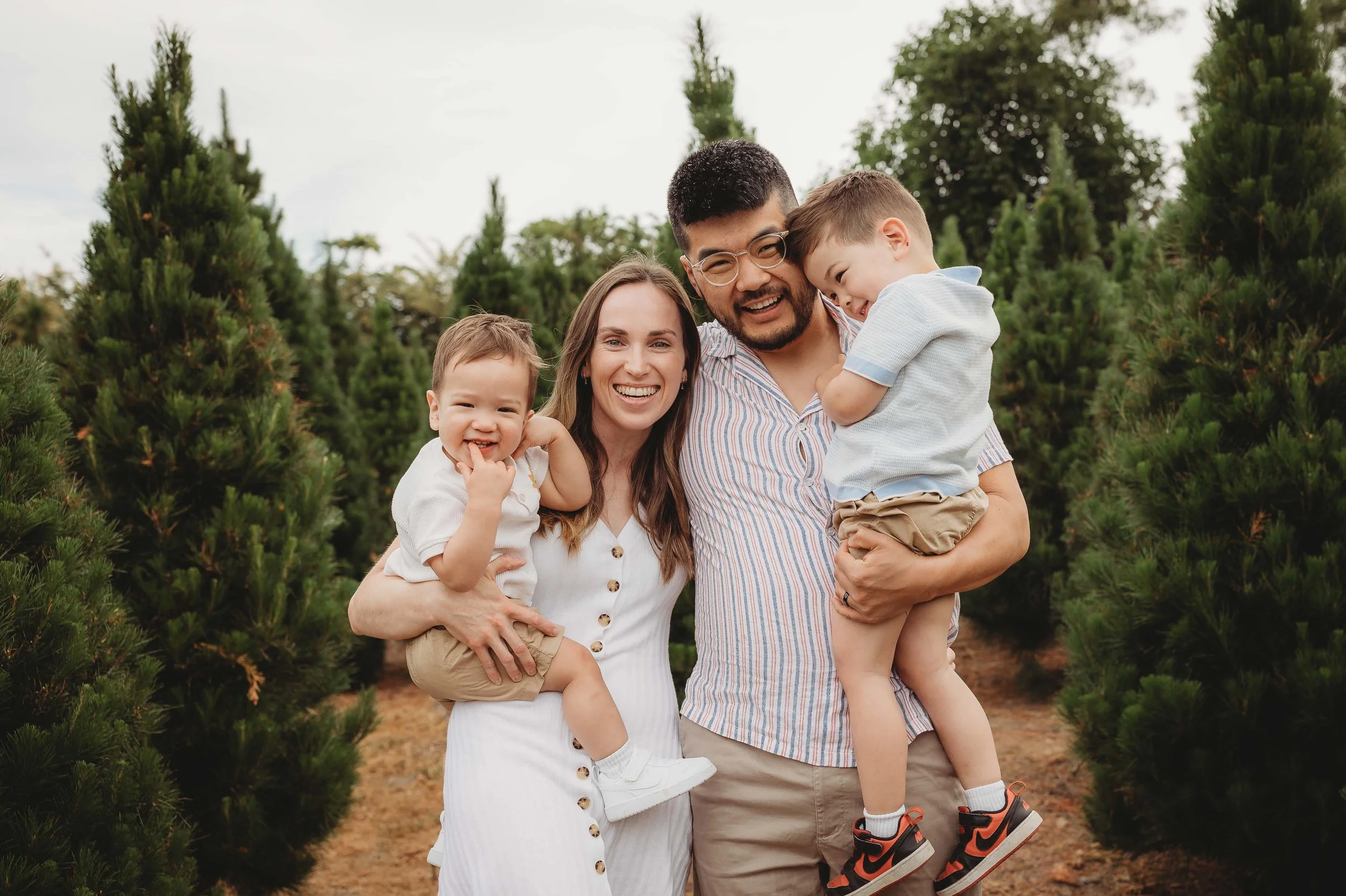 Christmas family photos hills district tree farm