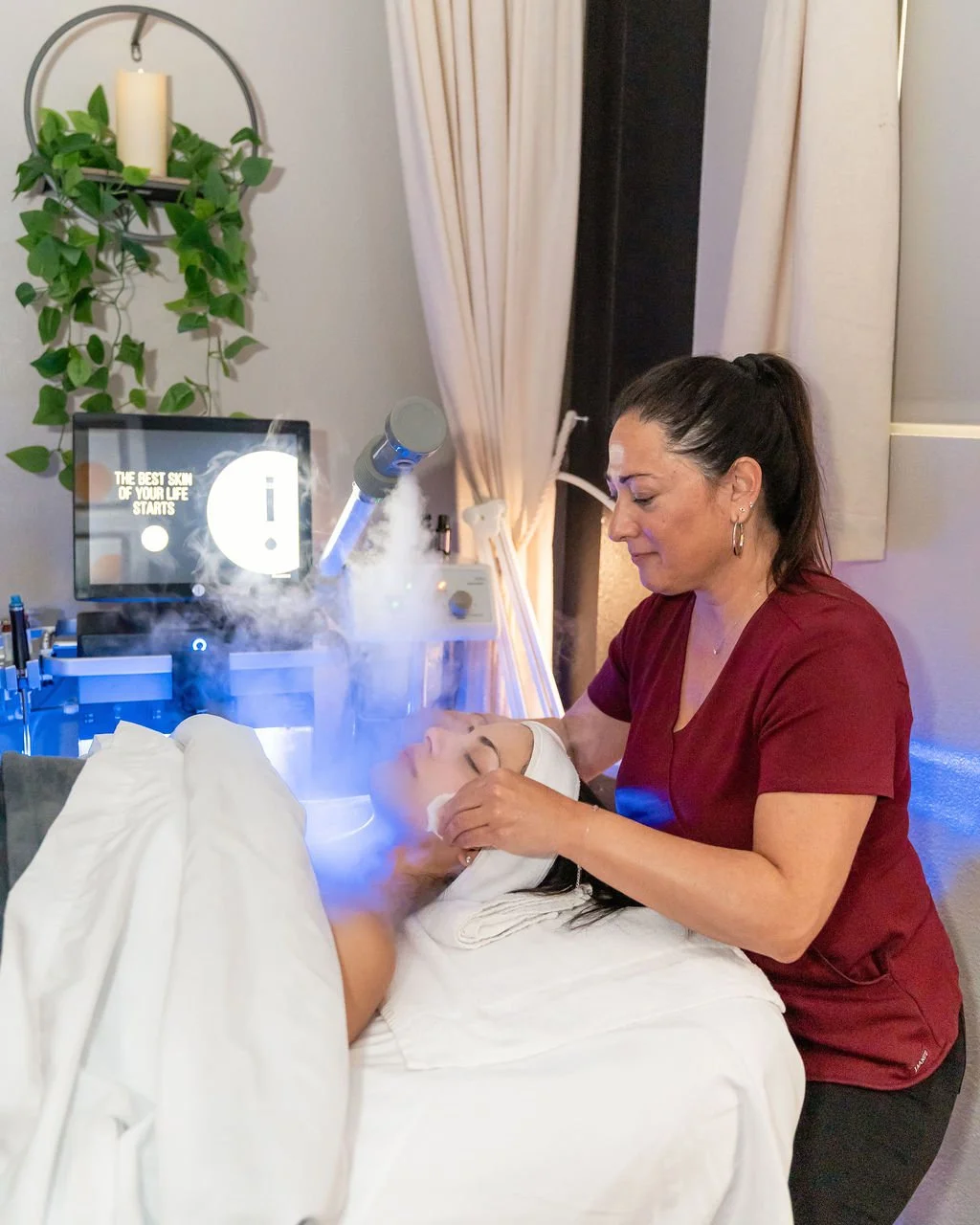 AJ, Owner of DNAesthetics giving a facial in Las Vegas