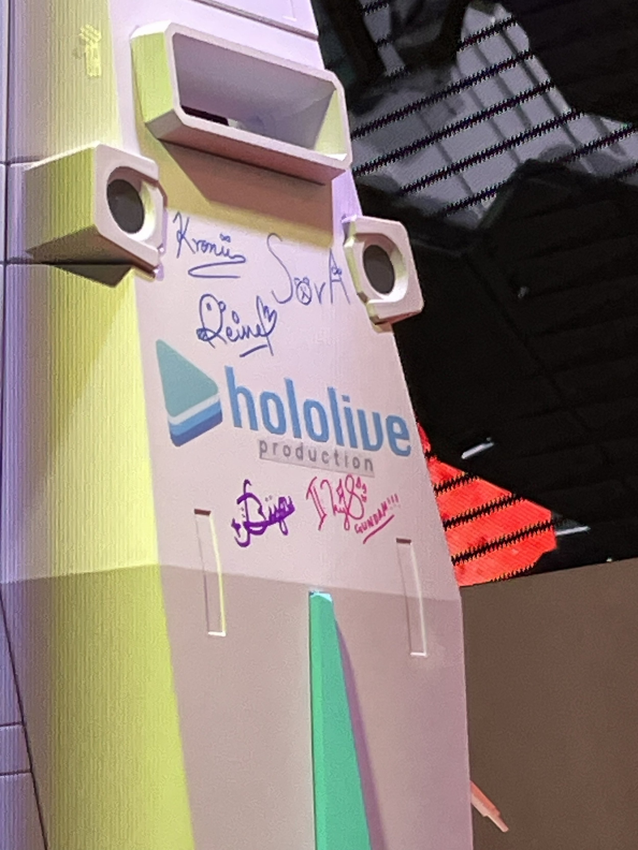sponsorship-area-hololive-gundam-1-signatures.jpg