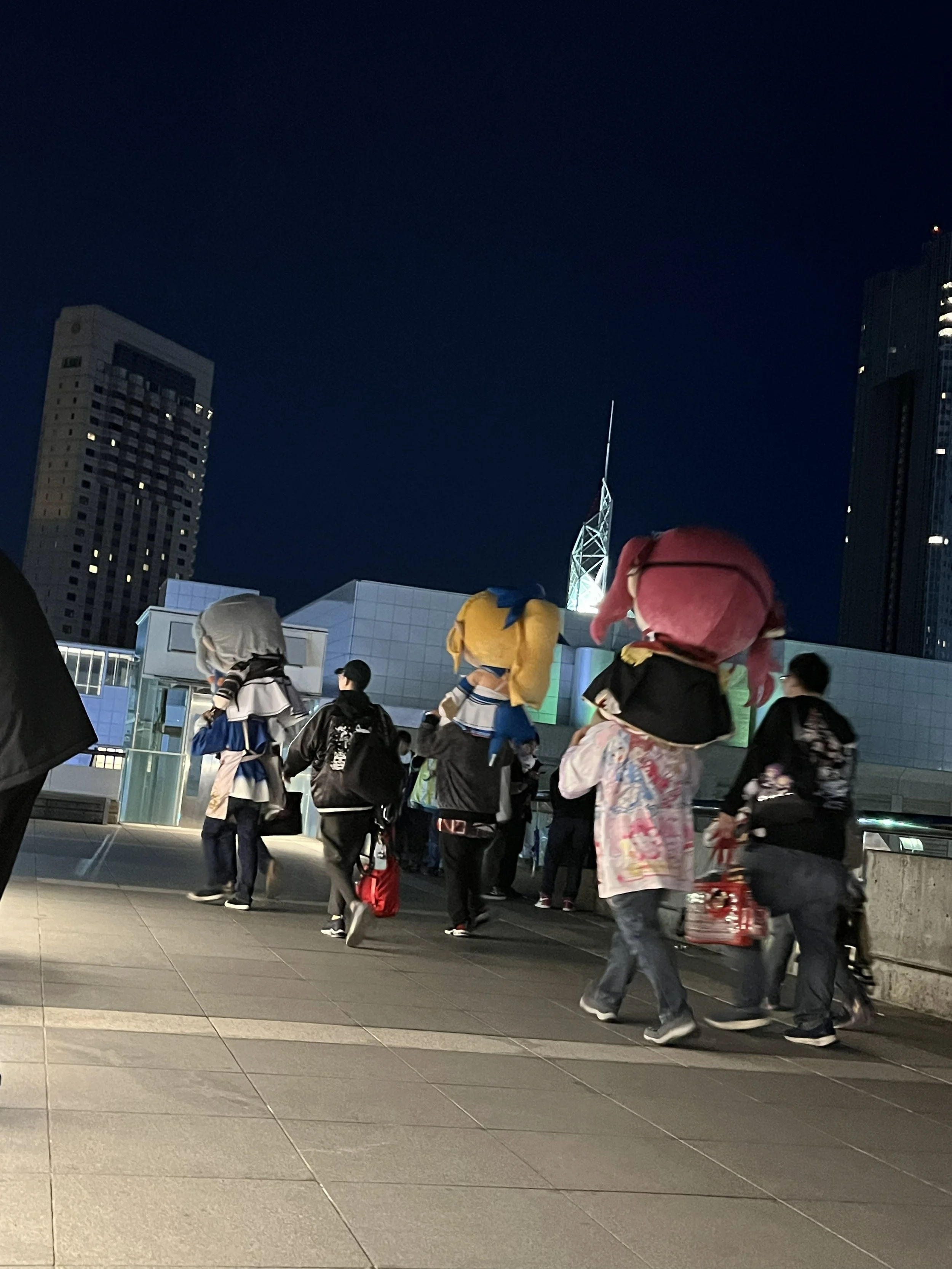 hololive 3rd generation huge plushies spotted.jpg