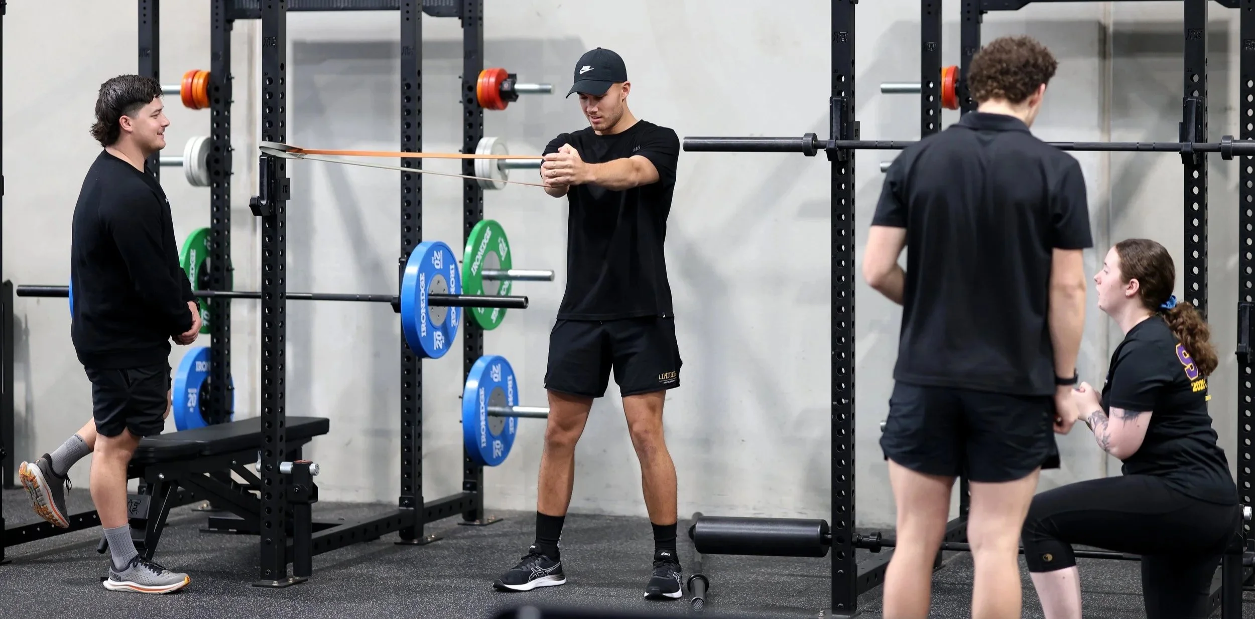 athlete in the gym doing pallof press