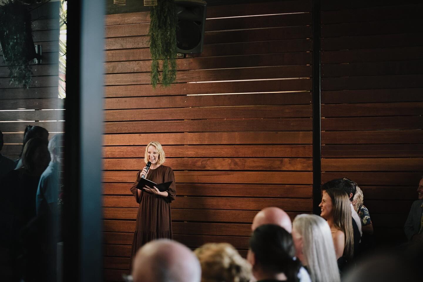 🤎 Book now 🤎 for 2024 & 2025
Thanks to @brettscapinphotography for the cute pic at the Post Office Hotel earlier this year xx