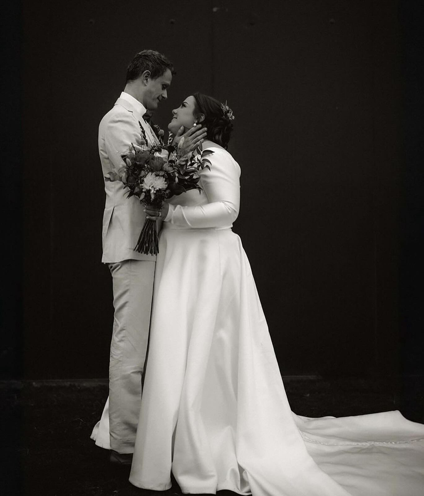 MOLLY & ADAM ❤️❤️❤️
📸 @mozoph.weddings