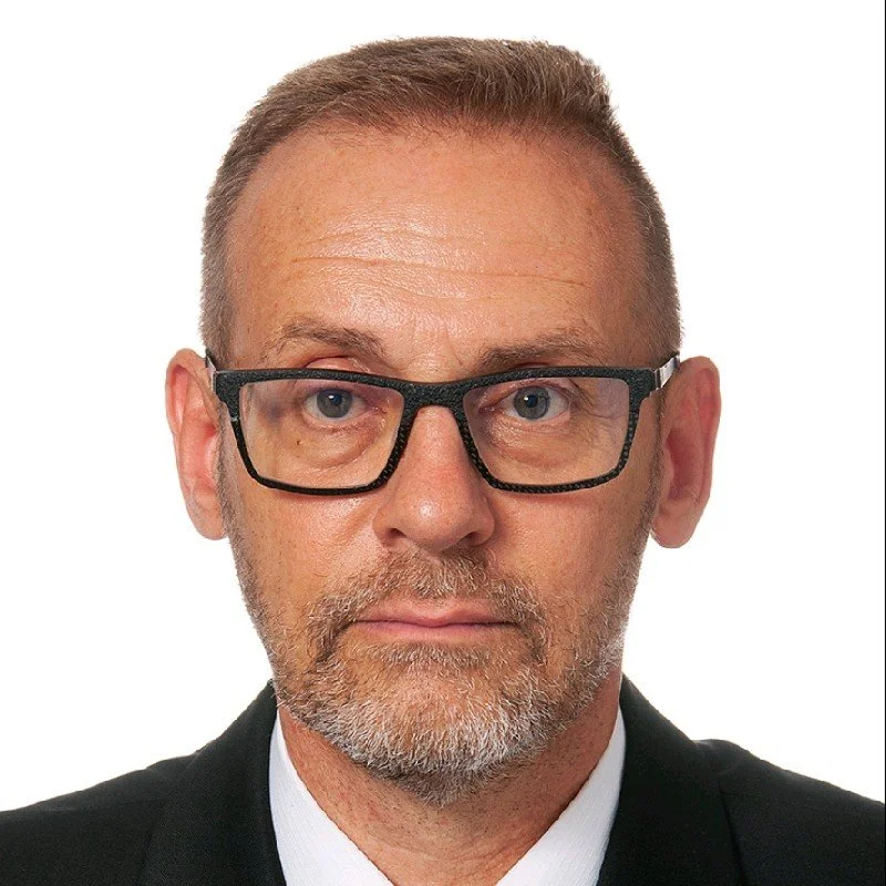 Man with glasses in suit and tie, close-up portrait