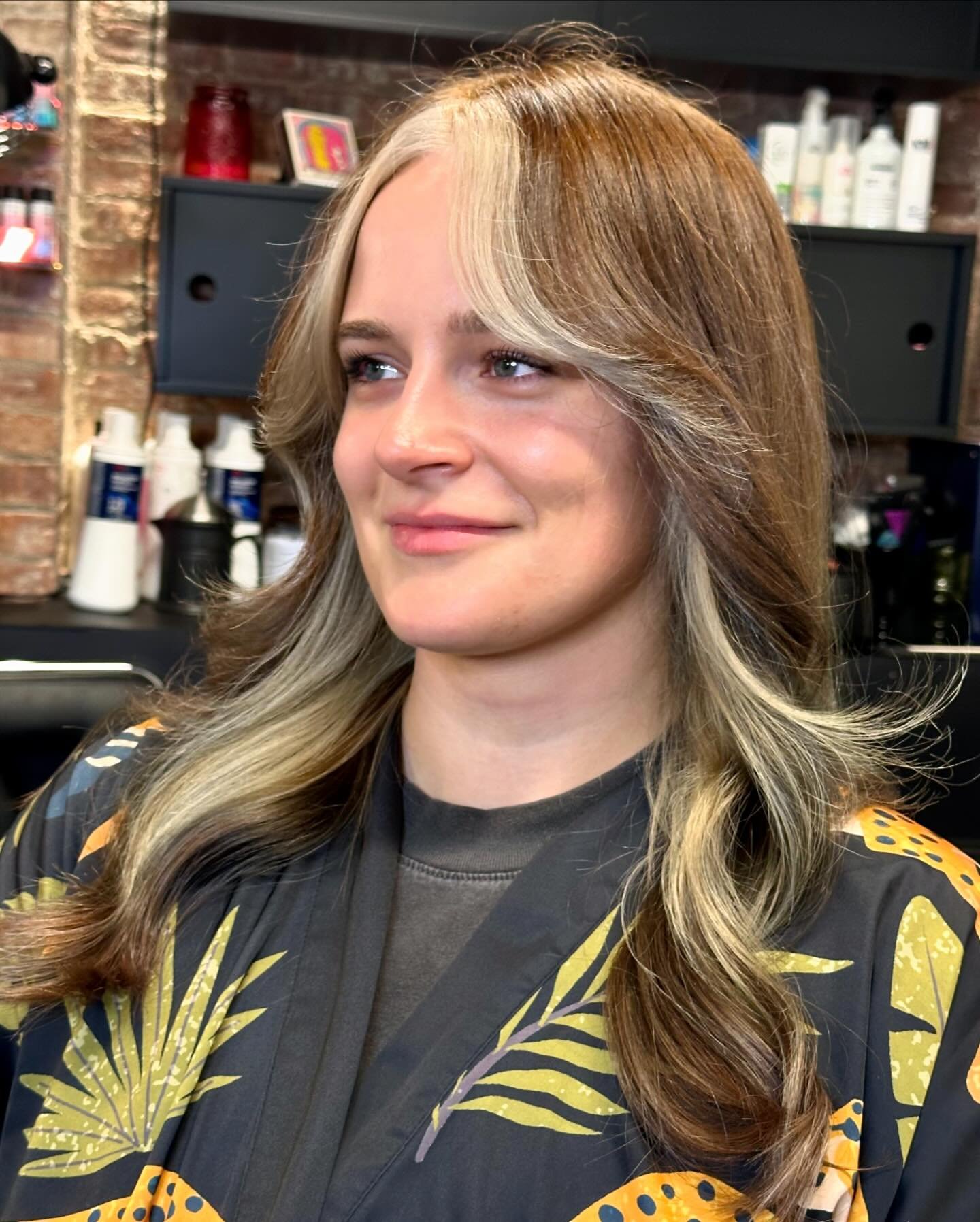 A pop of blonde in time for spring 💥
Cut and color by me💕
@k18hair @innersenseorganicbeauty 

#moneypiece#blondepieces#blondecontrast#trendyhair#hairtrends#curtainbangs

#nychairstylist#nychaircolorist#manhattanhairstylist#manhattanhaircolorist#bro