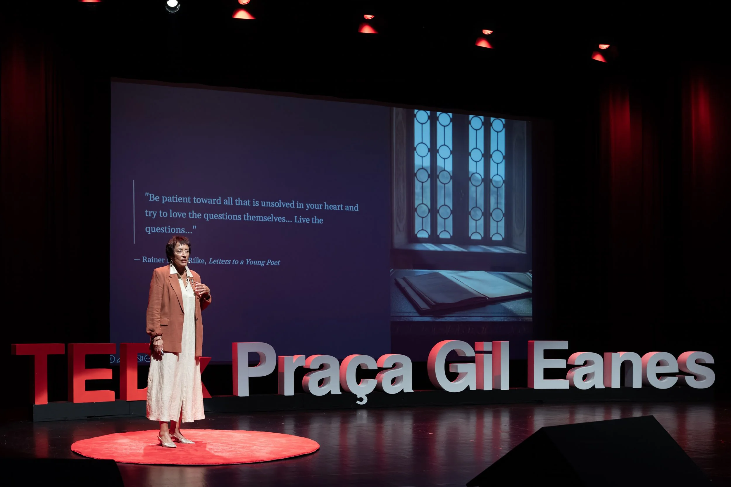 Alicia M. Rodriguez, Speaker, TEDx, Lagos, Portugal Praça Gil Eanes