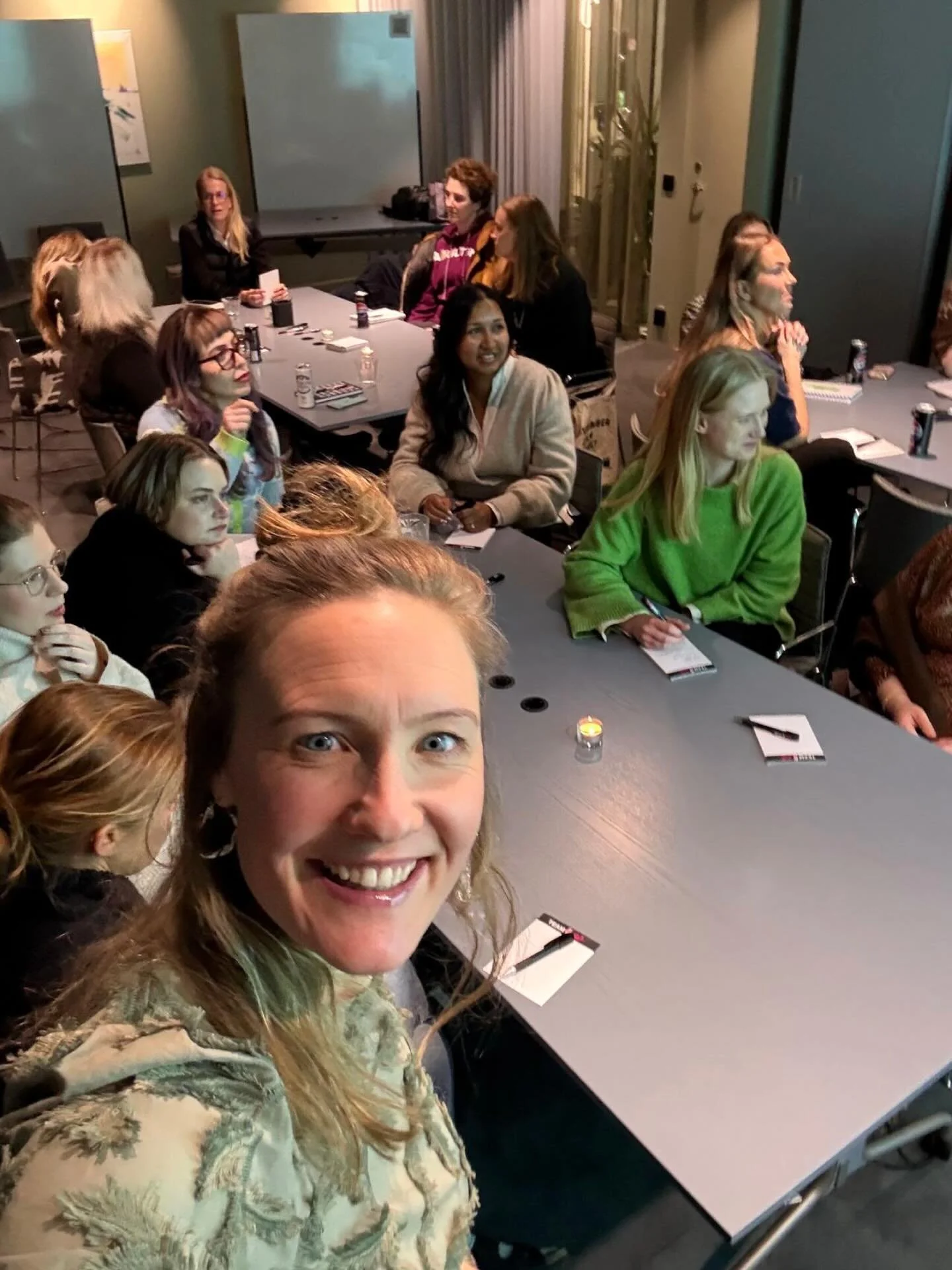 How do we stay energized, focused, and grounded when life moves fast? Last week, I had the pleasure of speaking to a women&rsquo;s network at @hiqsweden about that exact topic: 

𝘚𝘶𝘴𝘵𝘢𝘪𝘯𝘢𝘣𝘭𝘦 𝘗𝘦𝘳𝘧𝘰𝘳𝘮𝘢𝘯𝘤𝘦 𝘪𝘯 𝘢 𝘋𝘦𝘮𝘢𝘯𝘥𝘪𝘯?