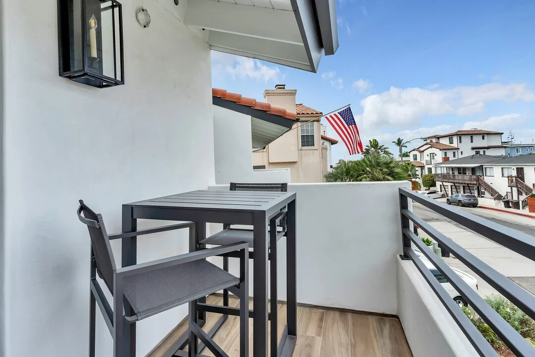 38) UPSTAIRS BALCONY.jpg