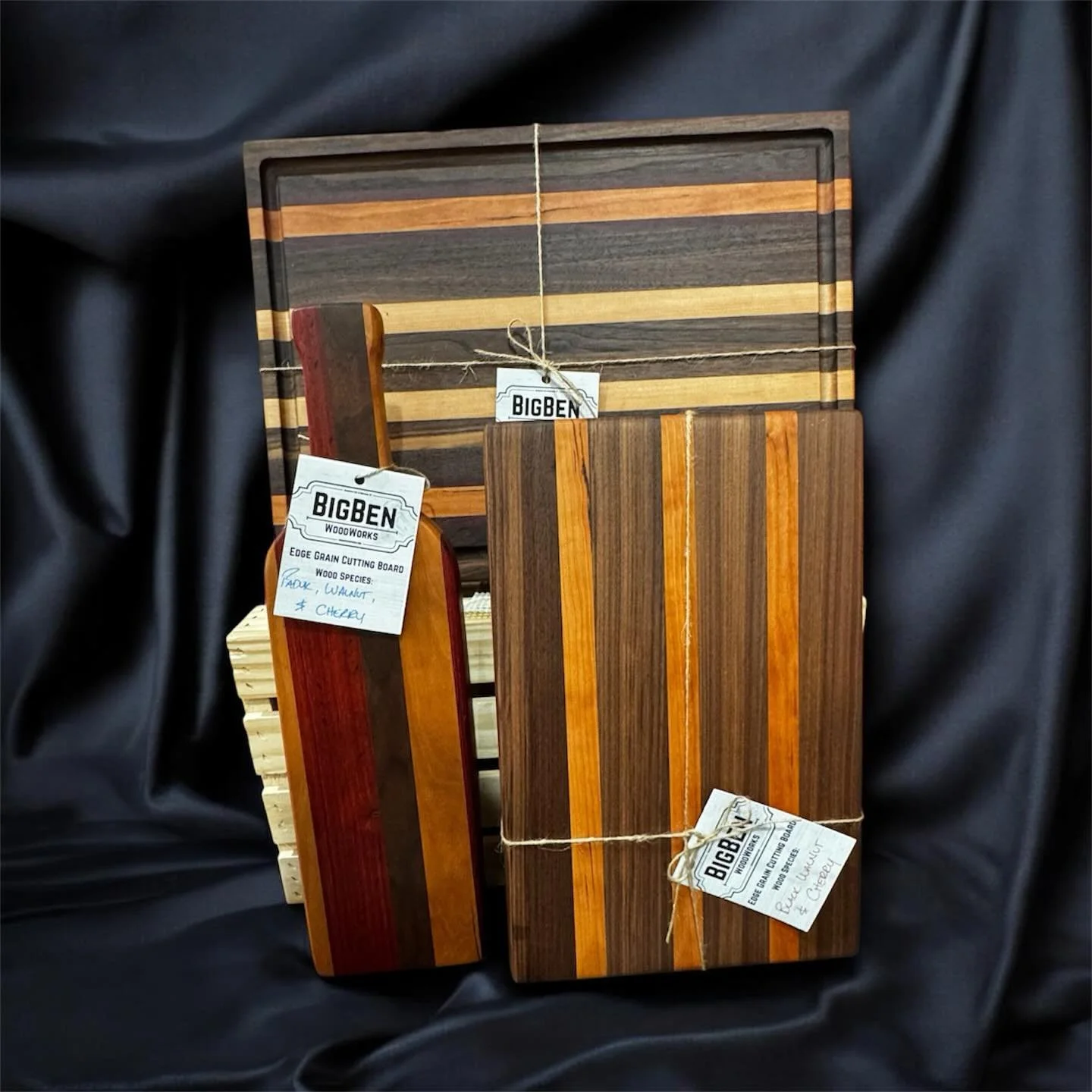 Started down the inevitable - cutting boards. Edge Grain Cutting Boards now available. Head down to see them @wilksworksct or my website. 

If you have any requests let me know. 

#woodwork #edgegrain #blackwalnut #cuttingboard #stressrelief