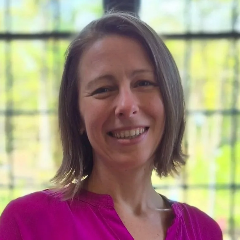 Julia Janczur smiling headshot