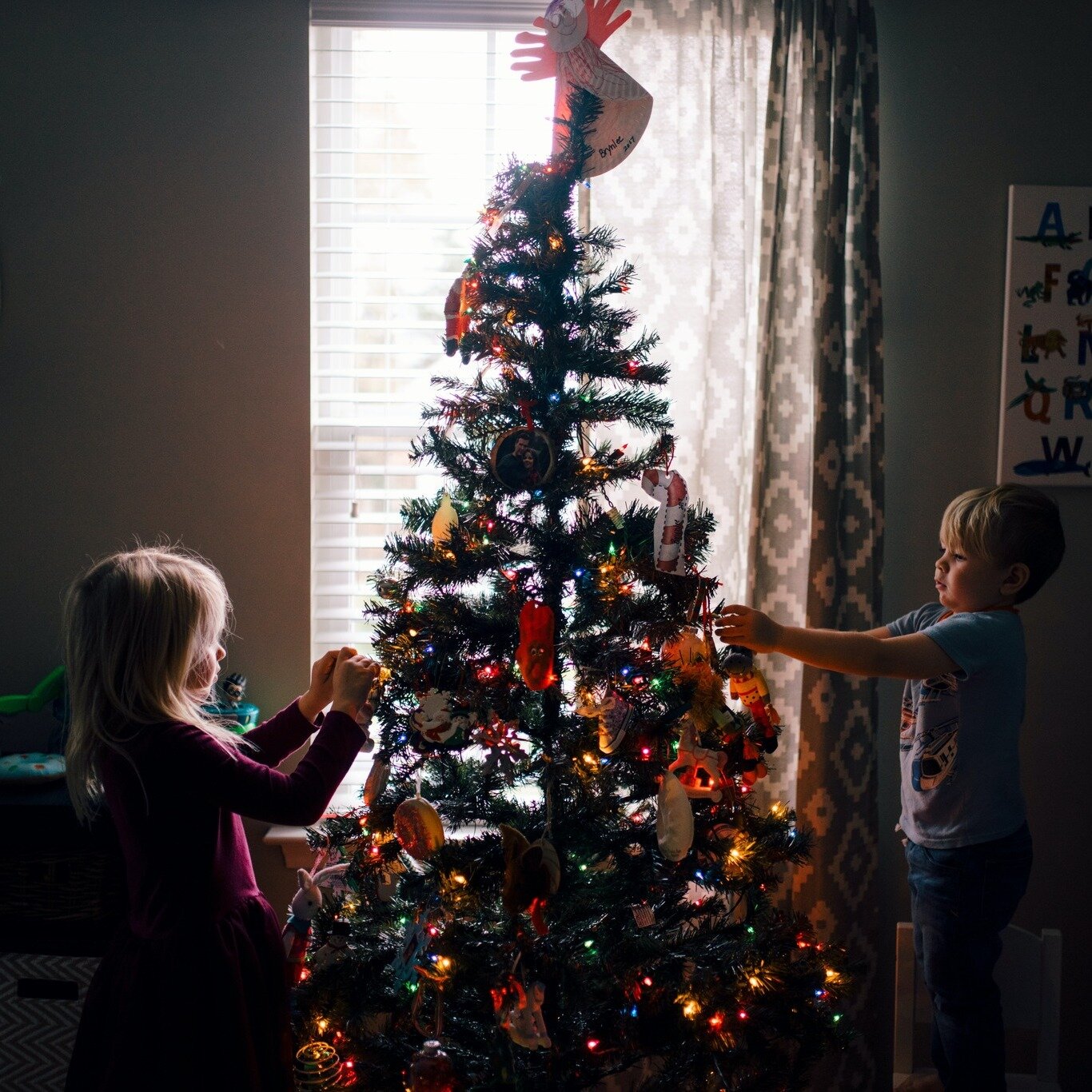 Navigating the holidays while co-parenting? 🎄 Our latest blog post offers gentle strategies for a harmonious season, focusing on effective communication, shared celebrations, and fostering a supportive atmosphere for children. Tap the link in our bi
