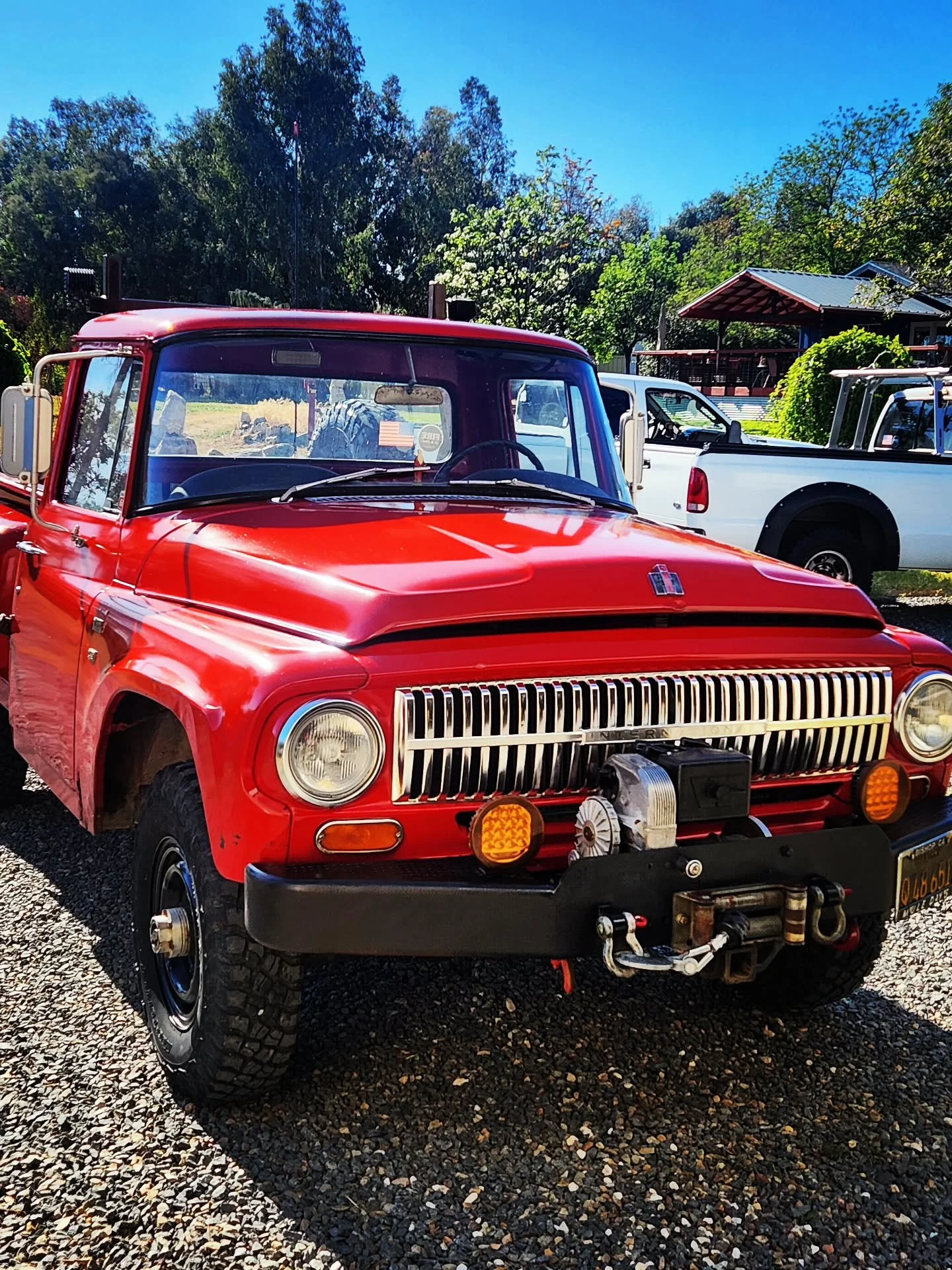 Uncle Red with a fresh spit shine. Ready for cruise night.

#internationalharvester #farmtruck #cornbinder #legallyforged #4x4