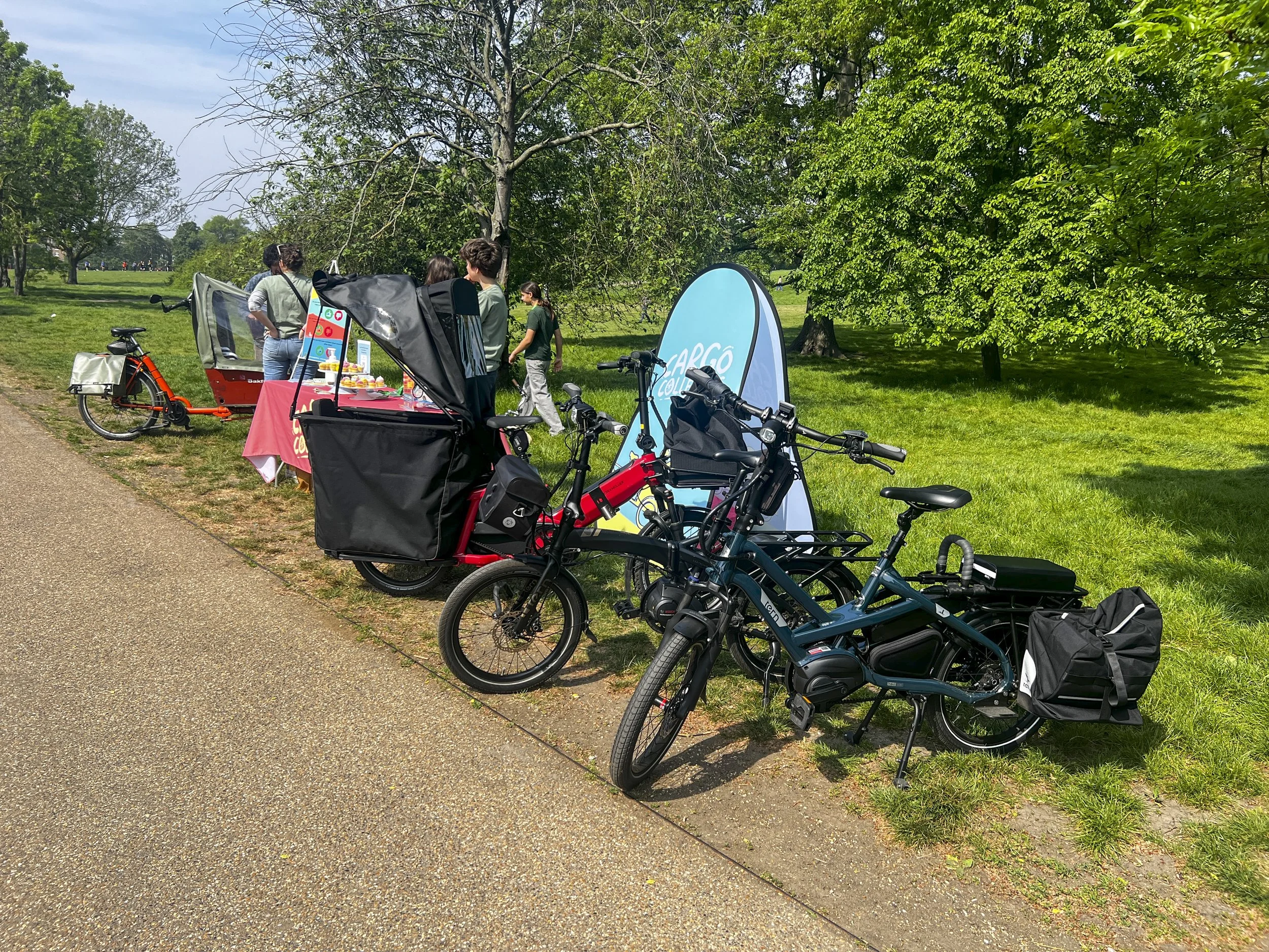 CAKES & CARGO BIKES IN PRIMROSE HILL