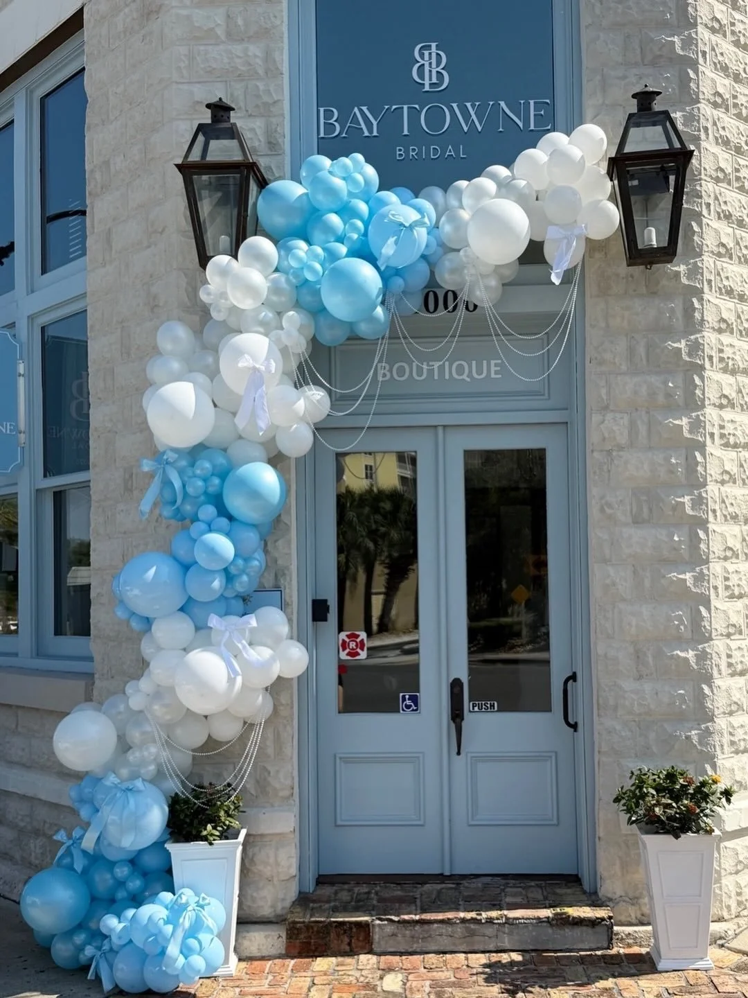 @baytownebridal is always a reason for balloons! These bridal wedding gown balloons with pearls are stunning 💍 shop local for your wedding dress! You won't want to leave their shop!