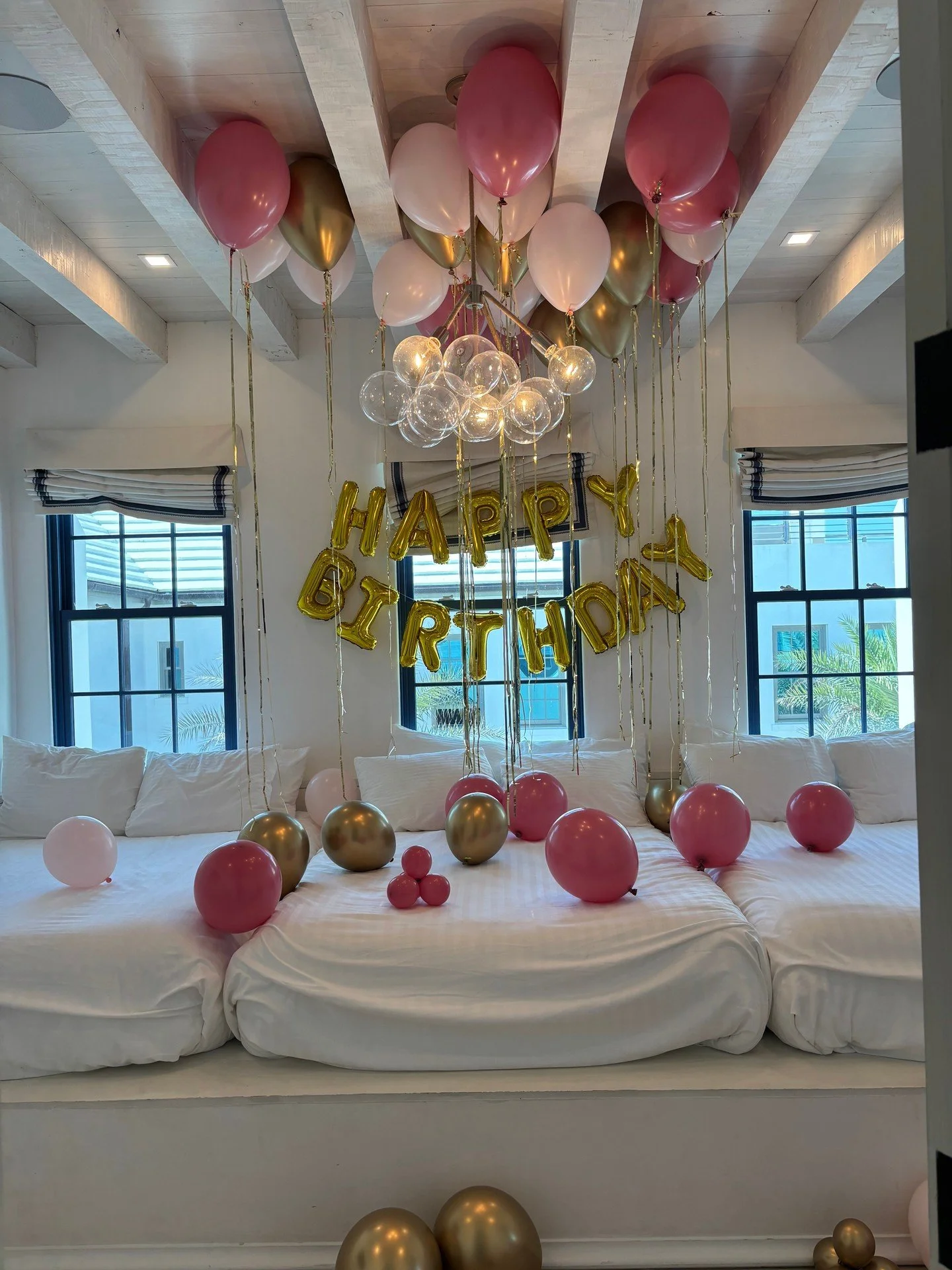Waking up like THIS > anything else 🎈✨
Floating balloons, gold details, and a whole lot of birthday magic &mdash; because basic birthdays aren&rsquo;t our thing.

We don&rsquo;t decorate&hellip; we create moments.

#BirthdaySetup #LuxuryBalloons 