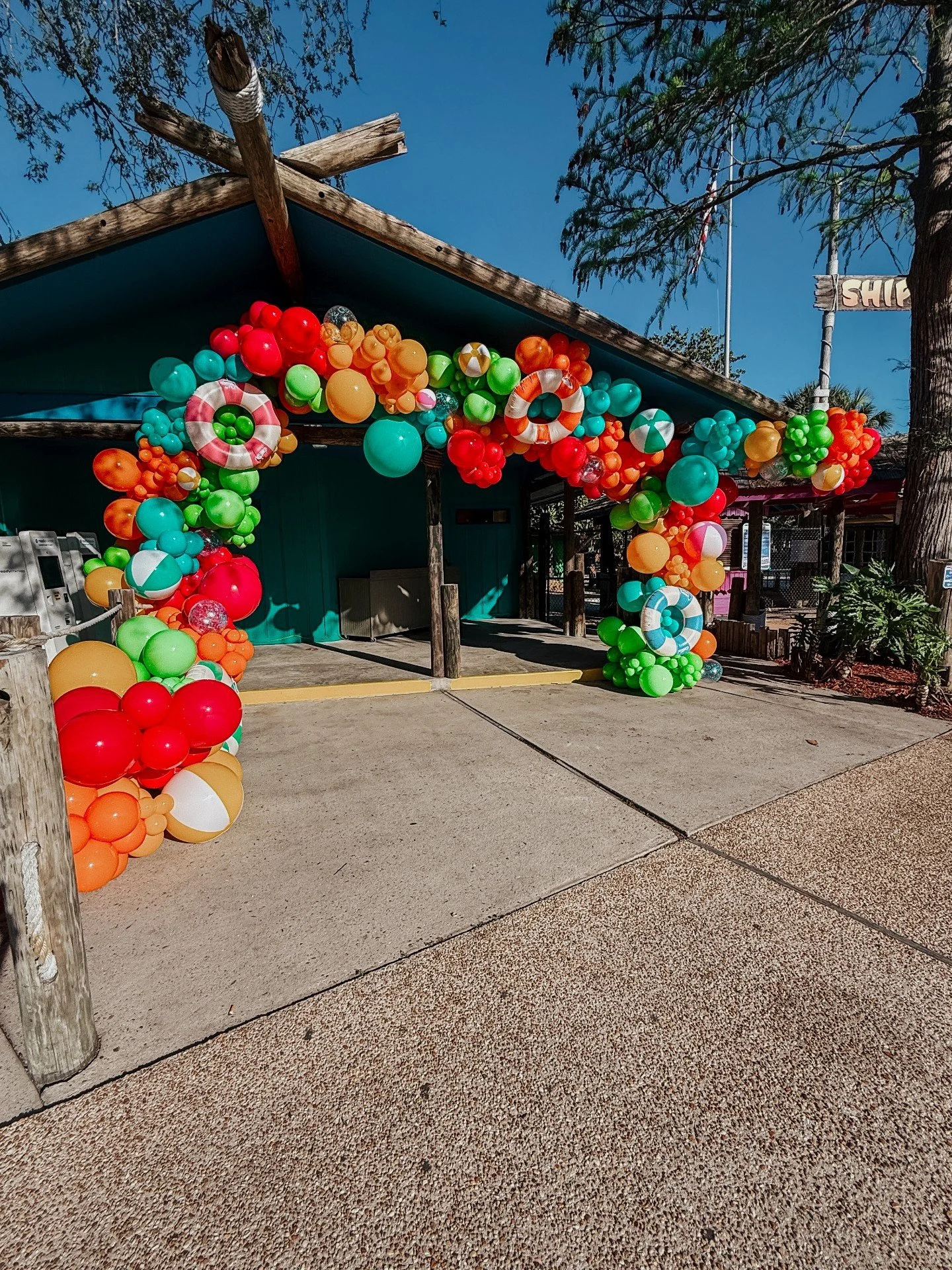 POV: you pull up to the Shipwreck party and THIS is waiting outside 🌈

A colorful entry install is one of the fastest ways to make an event feel exciting before guests even step inside.

This setup brought major energy to a waterpark celebration nea