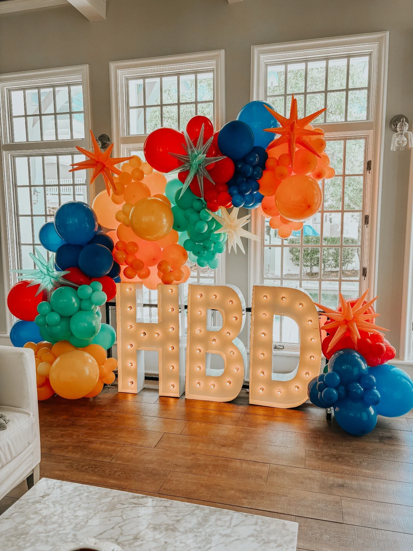 This is your sign to stop underestimating balloons 🌈

Between the oversized marquee letters, bold colors, and playful textures, this setup brought instant energy into the entire house.

And honestly? That&rsquo;s exactly the goal.

Birthday installs
