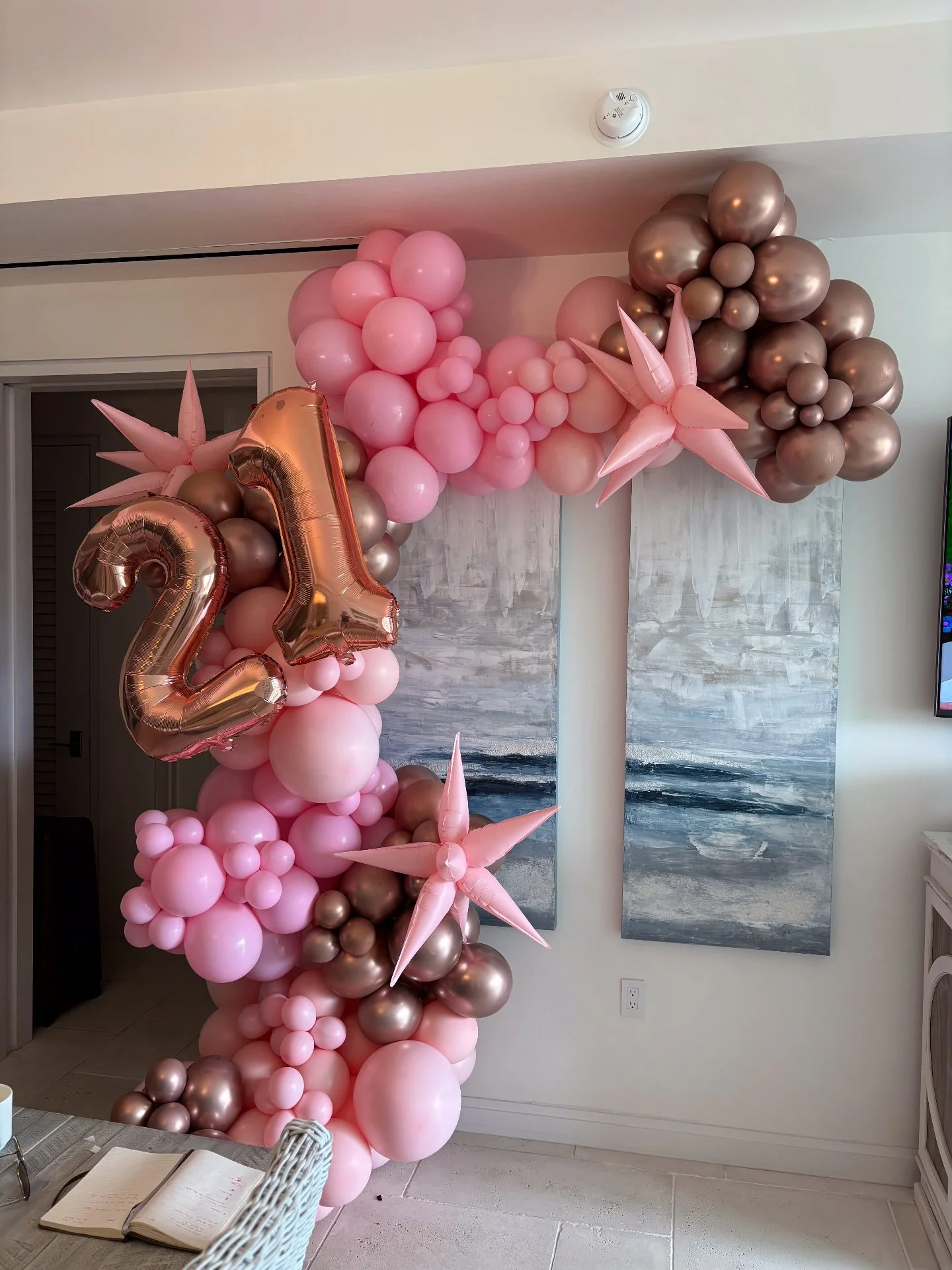 Turning 21 at the beach just feels different 🍾

This setup brought all the fun birthday energy while still feeling elevated and custom for a girls&rsquo; weekend along the Emerald Coast.

One thing people do not realize until setup day is how much p