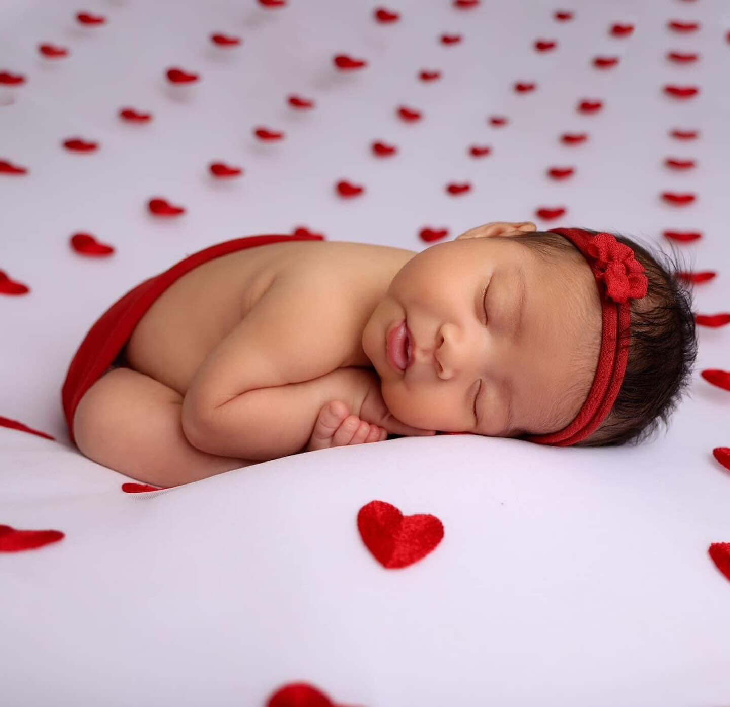 From our associate Veronica we feel the ❤️❤️❤️❤️.

. We train all of our associates to use the best lighting and angles so that they can provide in home or other studio shoots under the @anabrandt brand - Do you need a newborn photographer you can tr