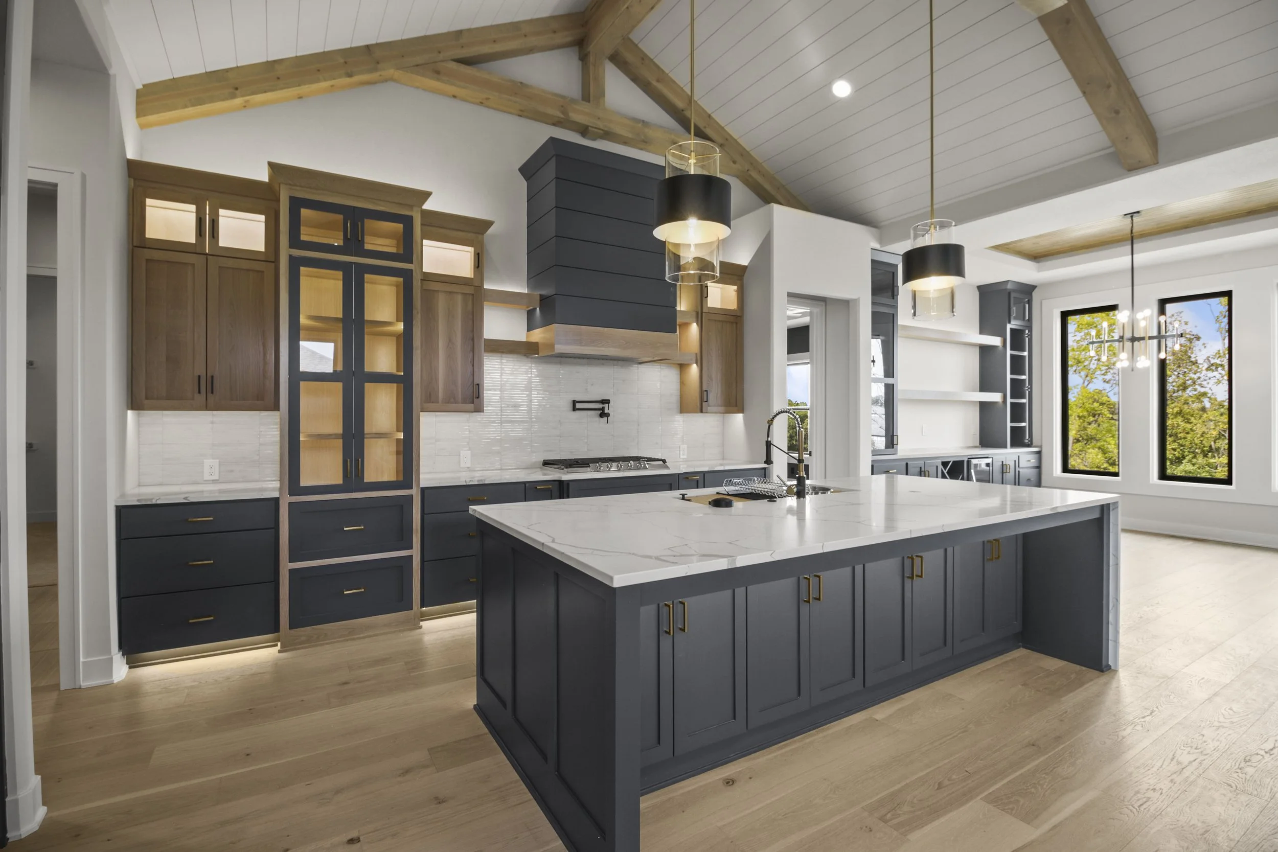 2-Beautiful Kitchen!.jpg