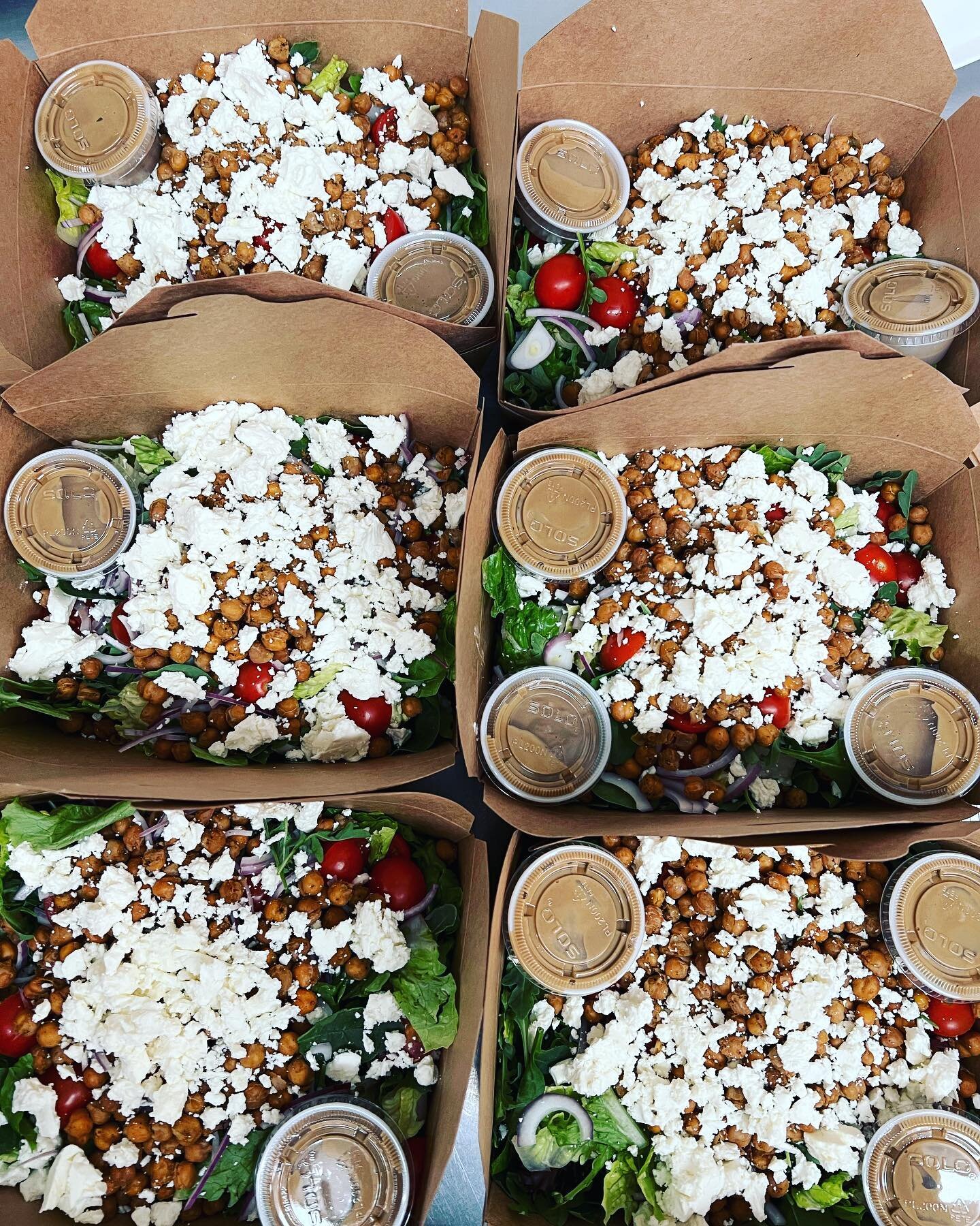 Monday Salad extravaganza! Sinach, toasted chickpea, feta, tomato &amp; balsamic for our meal delivery clients, and our Fioreous Salad Bar for a corporate meeting @avlchamber.
#fioreouslydelicious #mealdelivery #healthymealdelivery #corporatecaterer 