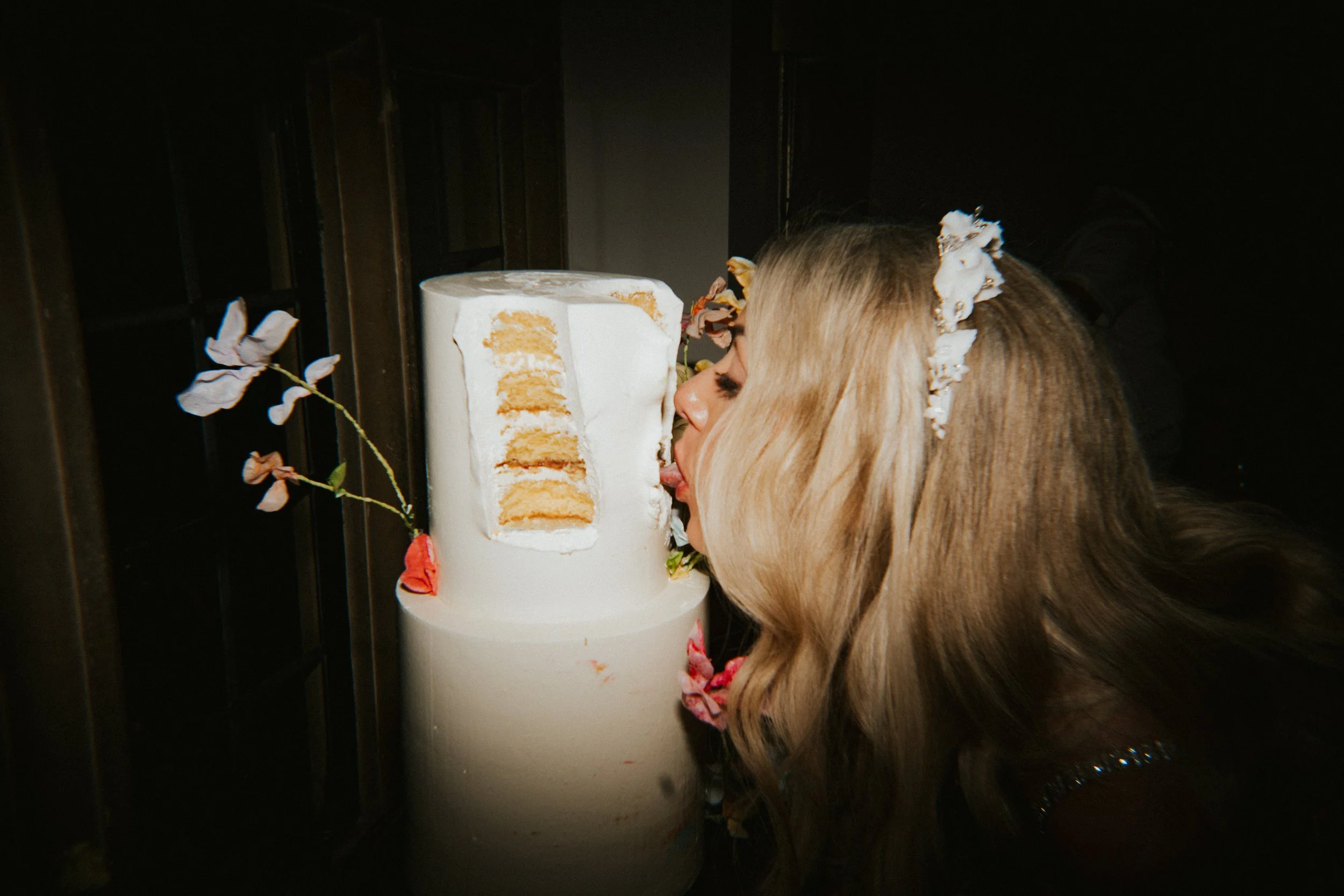 Ideas For Cutting Your Wedding Cake