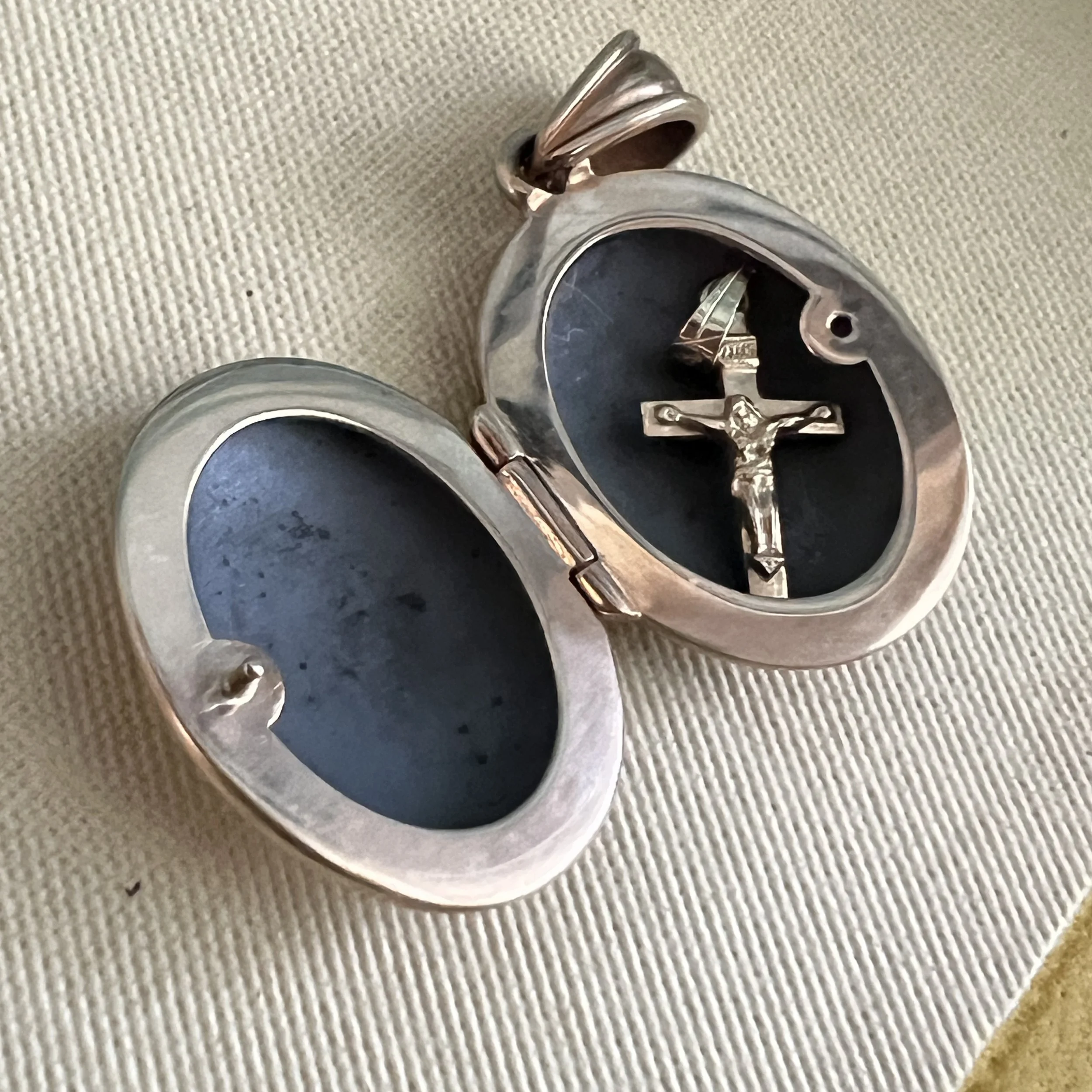 stashestates-james-avery-locket-25.5.jpeg
