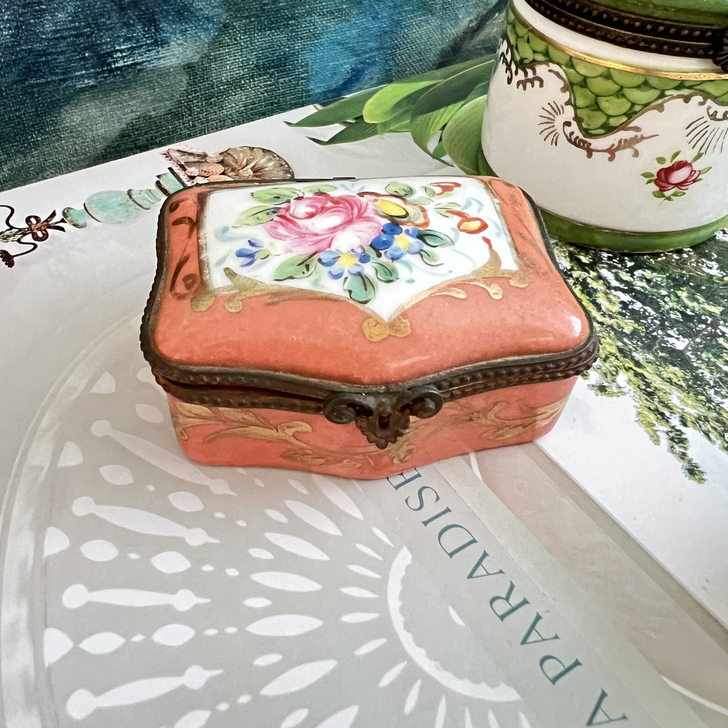 stashestates-porcelain-boxes-5.jpeg