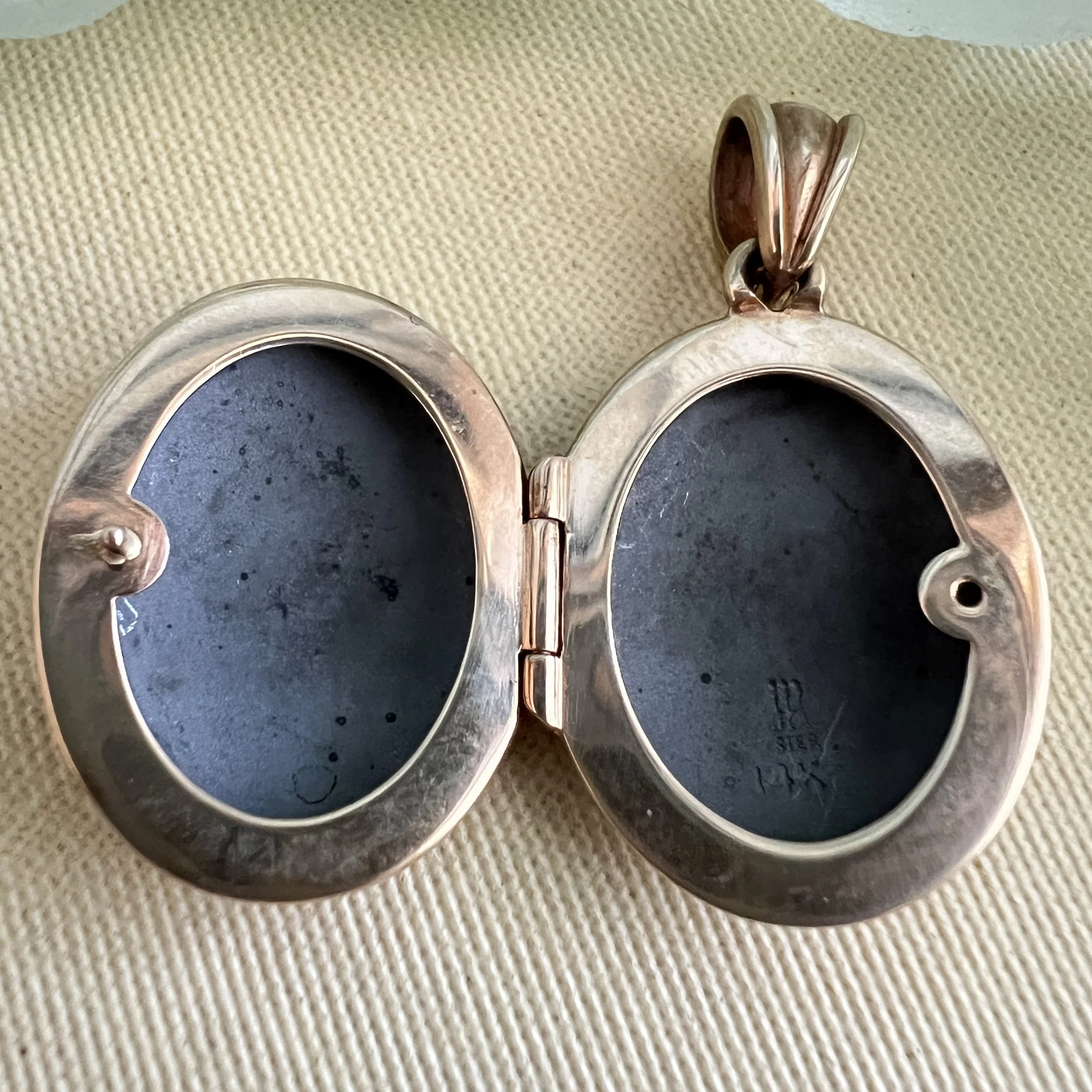 stashestates-james-avery-locket-22.jpeg