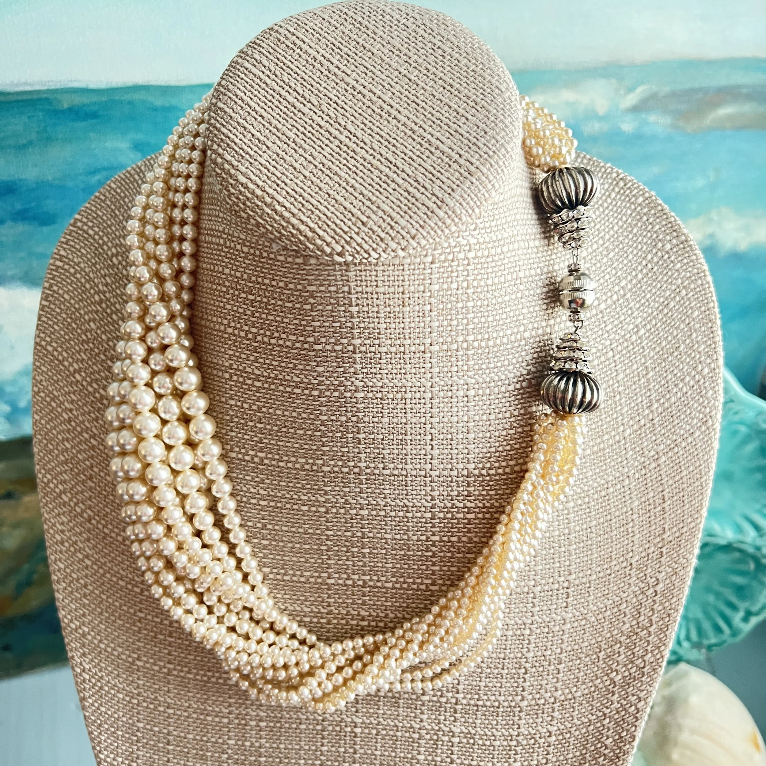 stashestates-pearl-necklace-6.jpeg
