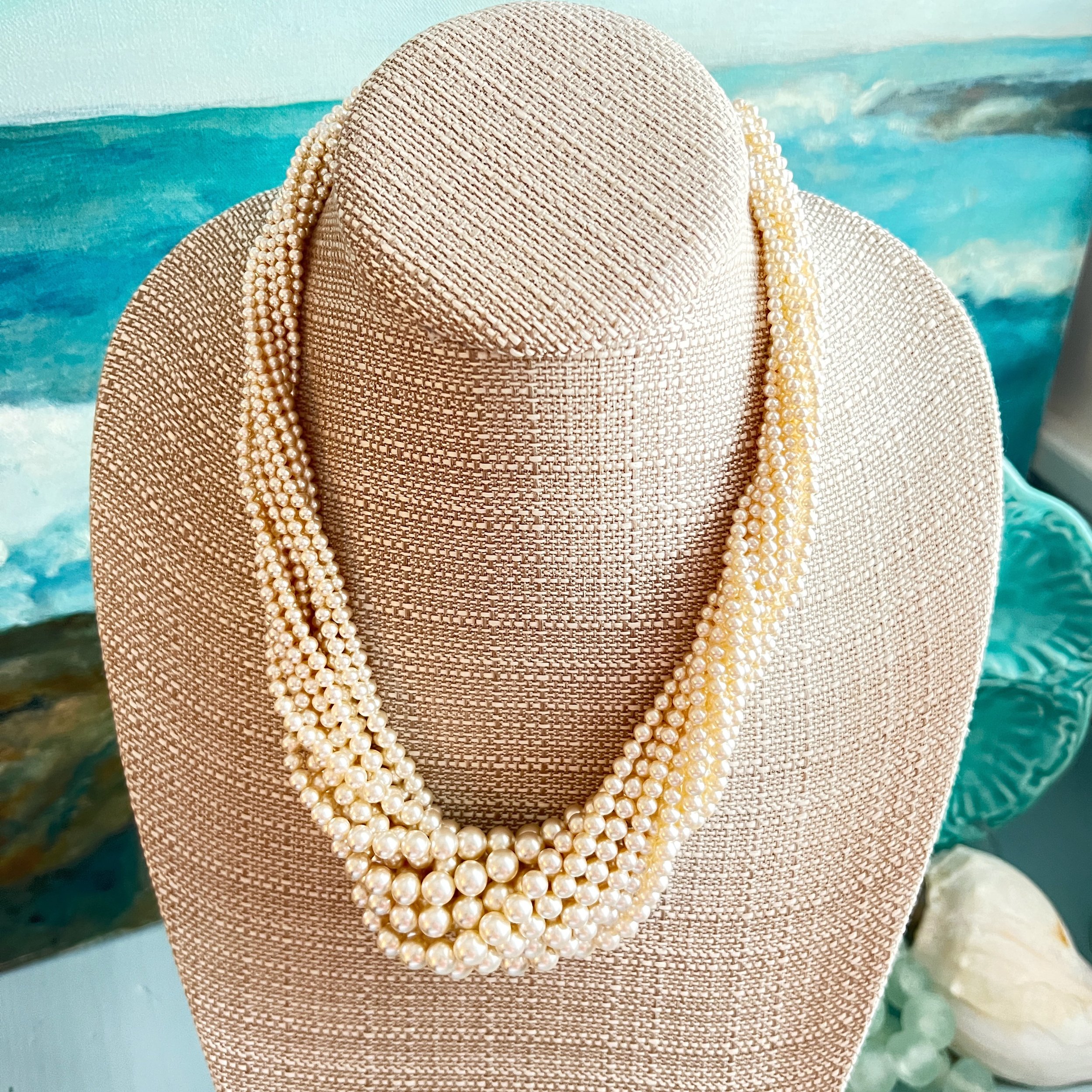stashestates-pearl-necklace-2.jpeg